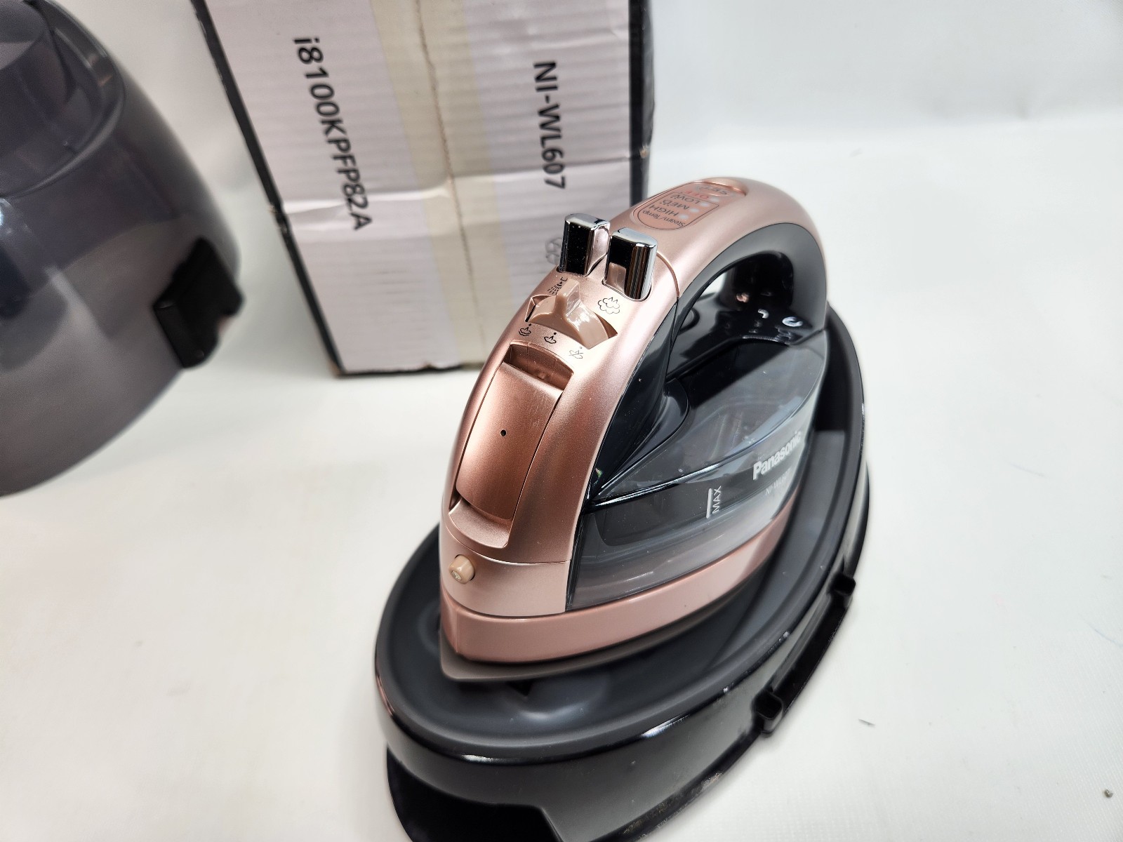Panasonic 360 Freestyle Cordless Iron Open Box New Ni-WL607 Rose Gold