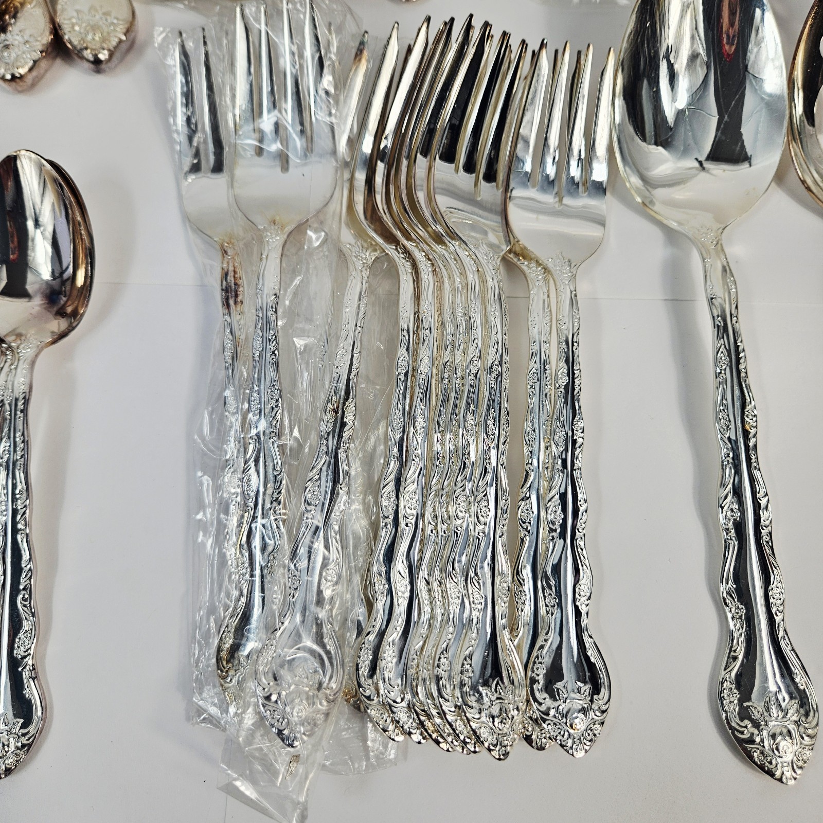 66 pc International Silverplate Abbey Rose Full Service for 12 + 6 Serving Korea