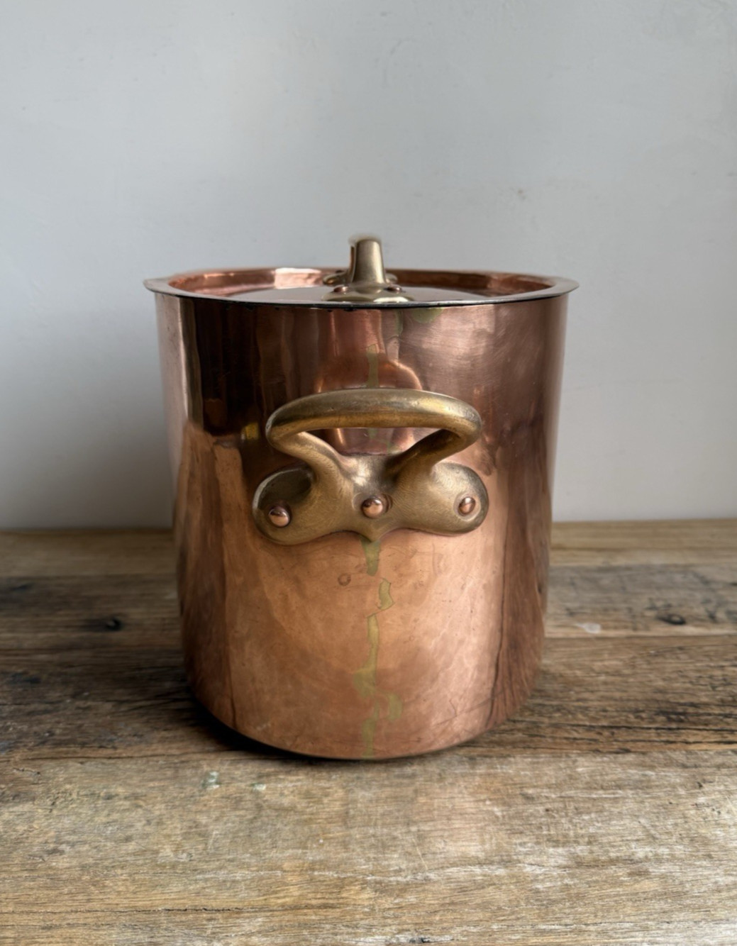 Gorgeous Hand Hammered Antique Copper Stock Pot with Lid - Dovetailed - 22cm