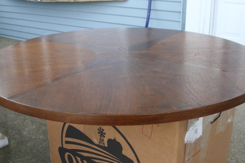 Broyhill Brasilia Cathedral Round Table Top (6150-14)