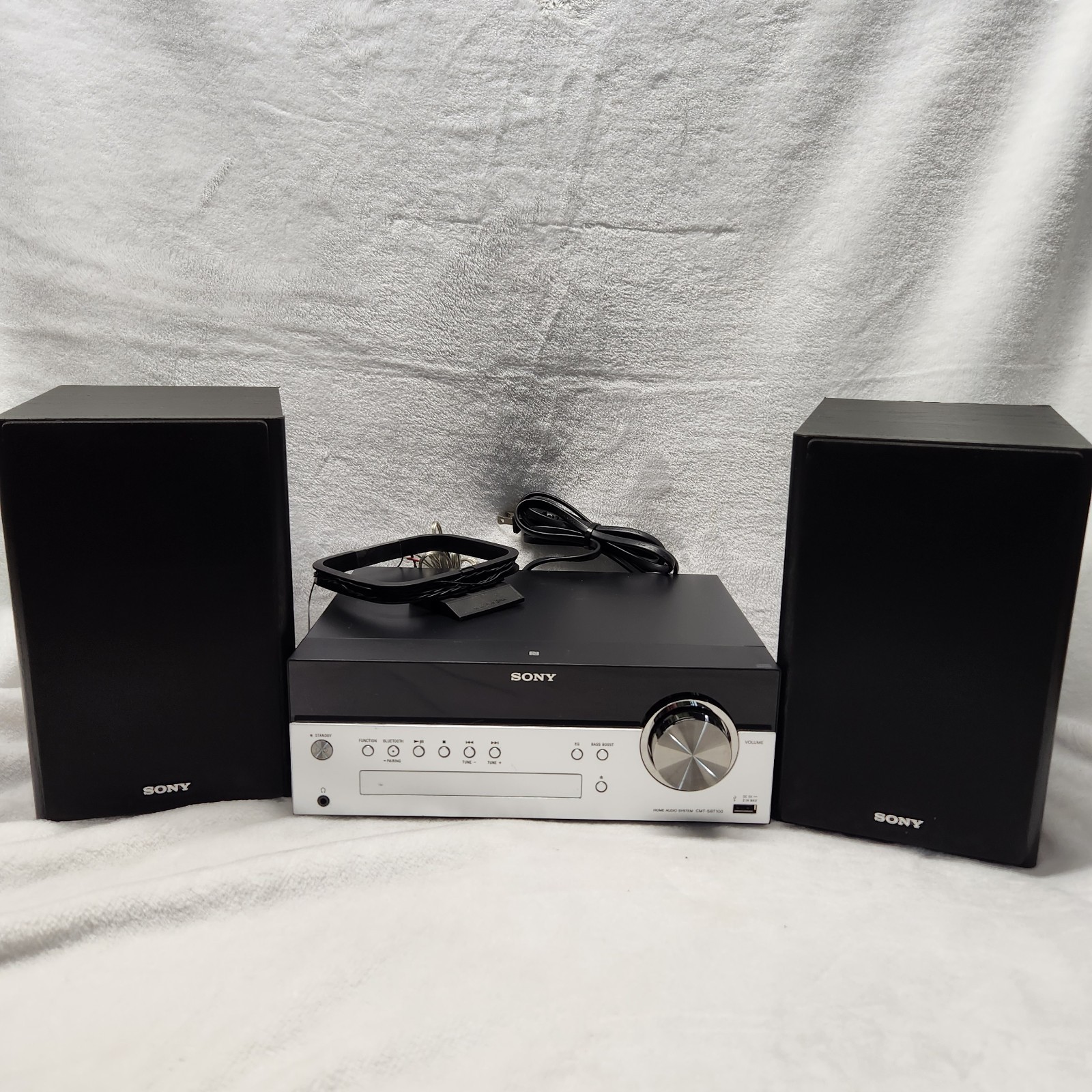 Sony CMT-SBT100 Stereo Sound System With Speakers CD/Radio/Bluetooth Works Great