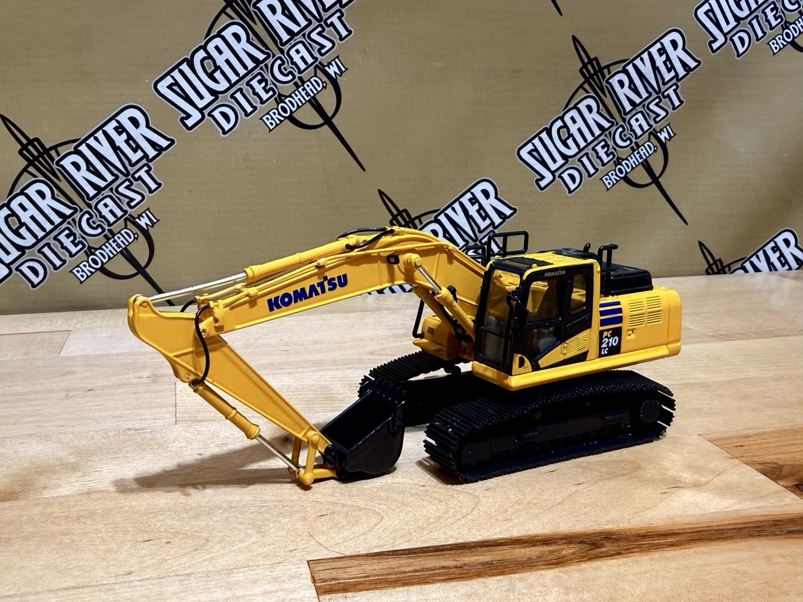 1:64 Komatsu PC210LC-11 Excavator First Gear Farm Toy Metal Tracks