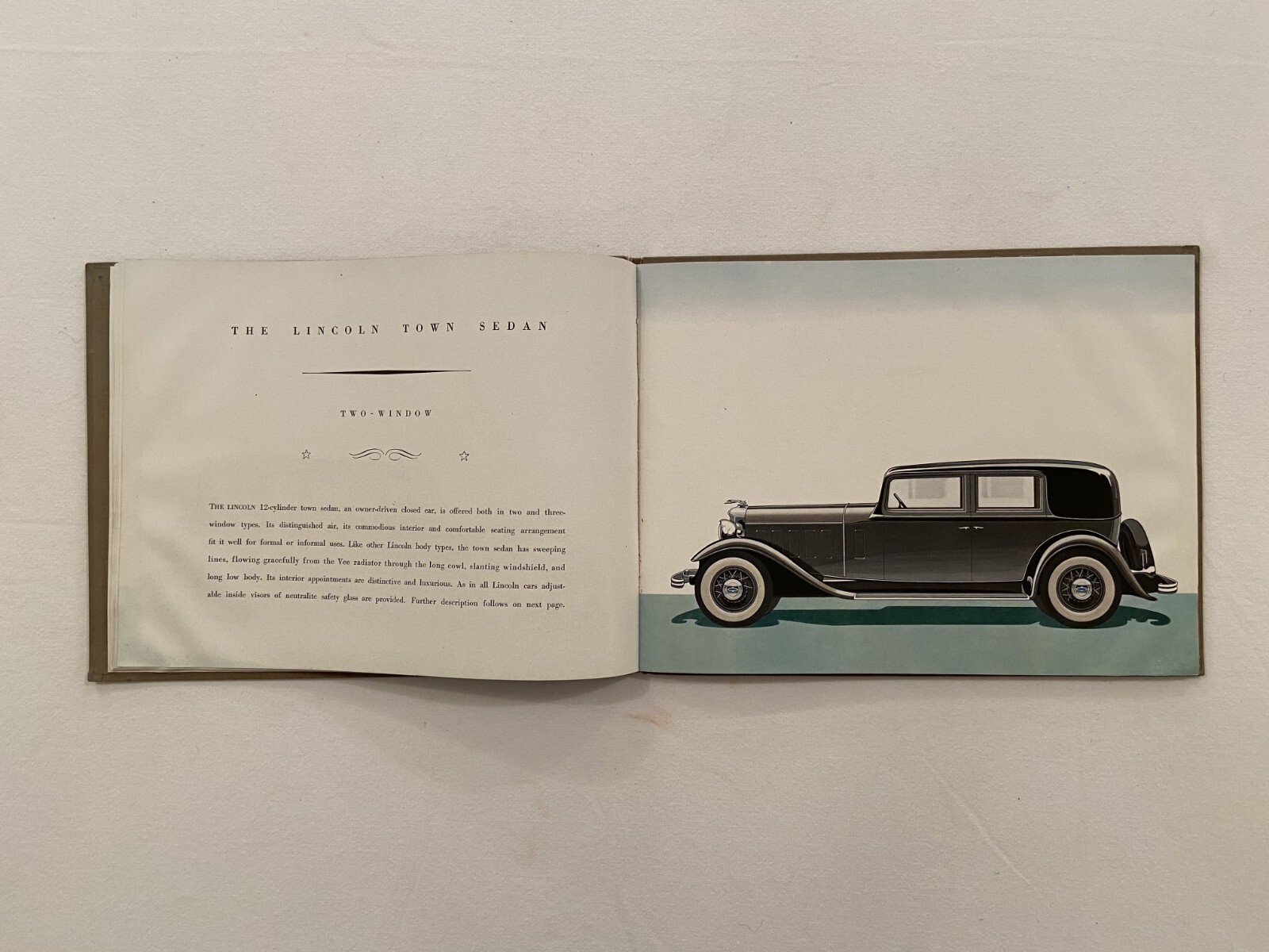 CA 1931 LINCOLN TWELVE CYLINDER MOTOR CARS HARDBOUND ORIGINAL FULL-COLOR CATALOG