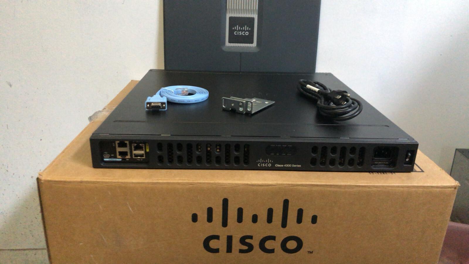 CISCO ISR4331-AX/K9 Gigabit Router Seck9 Appxk9 ISR4331-AX *NO CPU CLOCK BUG