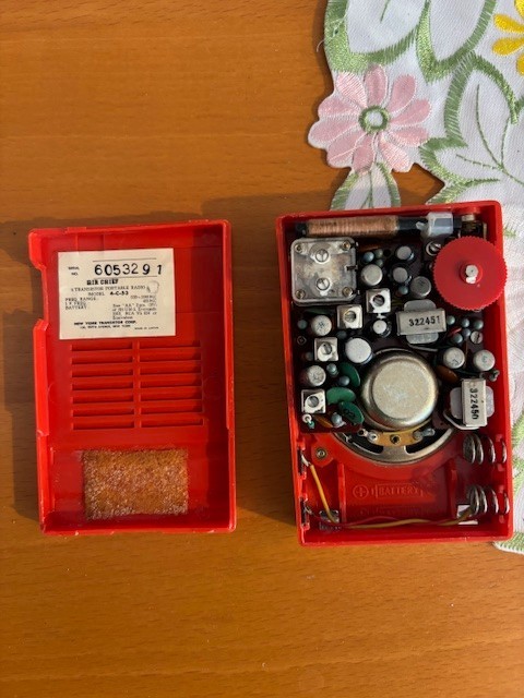 VINTAGE OLD AIR CHIEF SHIRT POCKET TRANSISTOR RADIO, Model 4C53 - Immaculate