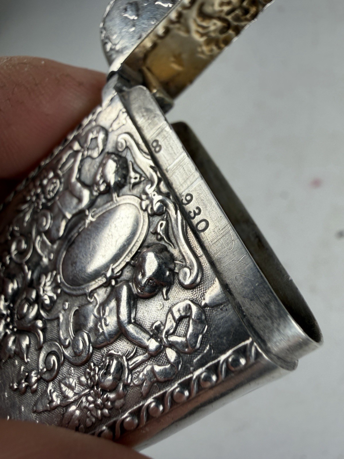 Antique Victorian Sterling Silver Repoussé Match Safe Vesta Case Late 1800s