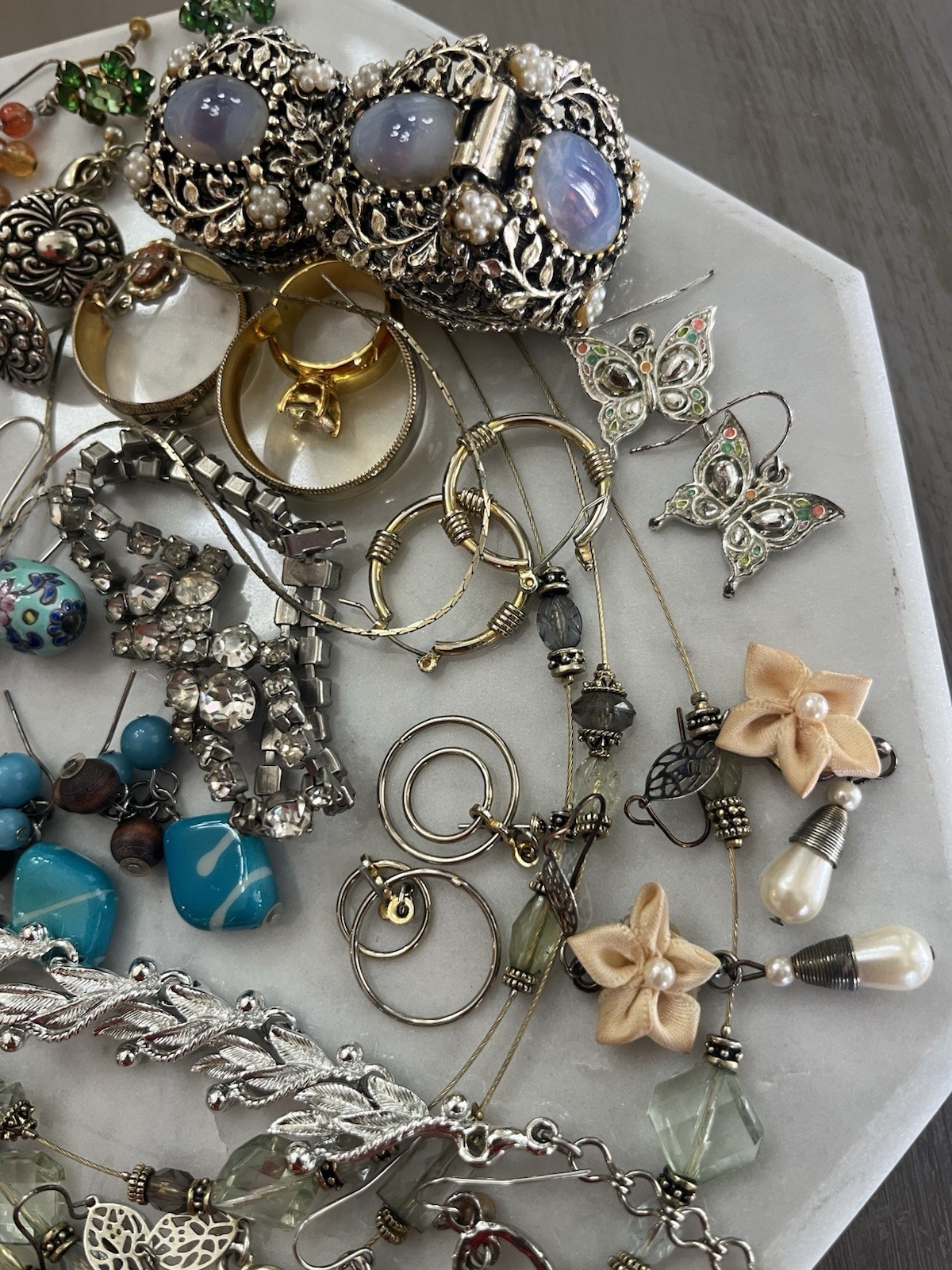 Estate Vintage & Antique Costume Jewelry Lot 33 pieces total