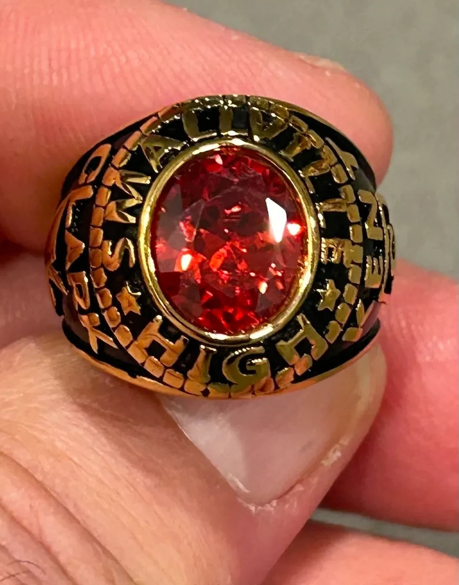 Superman Smallville red Kryptonite Class ring prop replica Tom Welling Clark