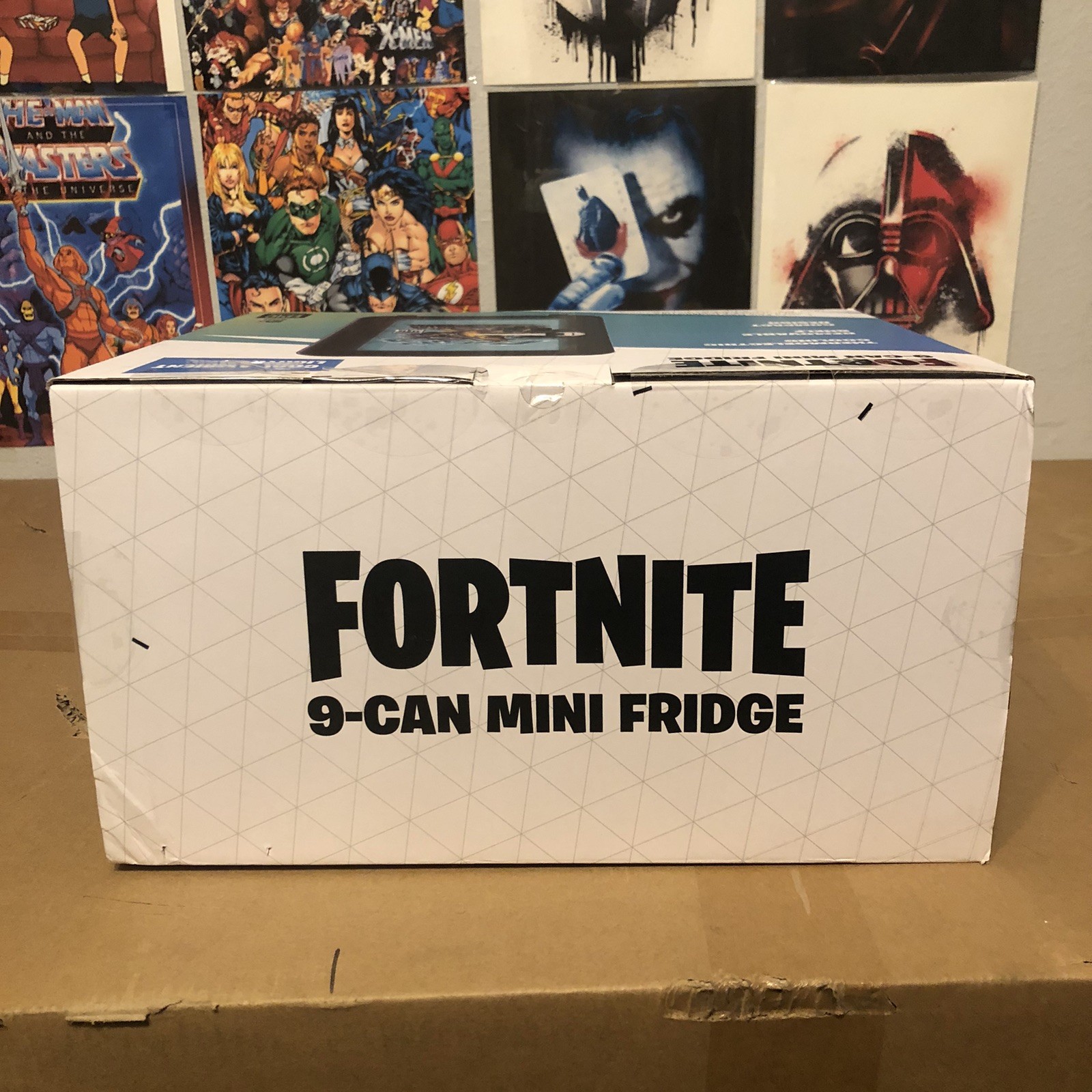 Fortnite 9-Can Mini Fridge Thermoelectric Cooling, Collector Edition, Peely