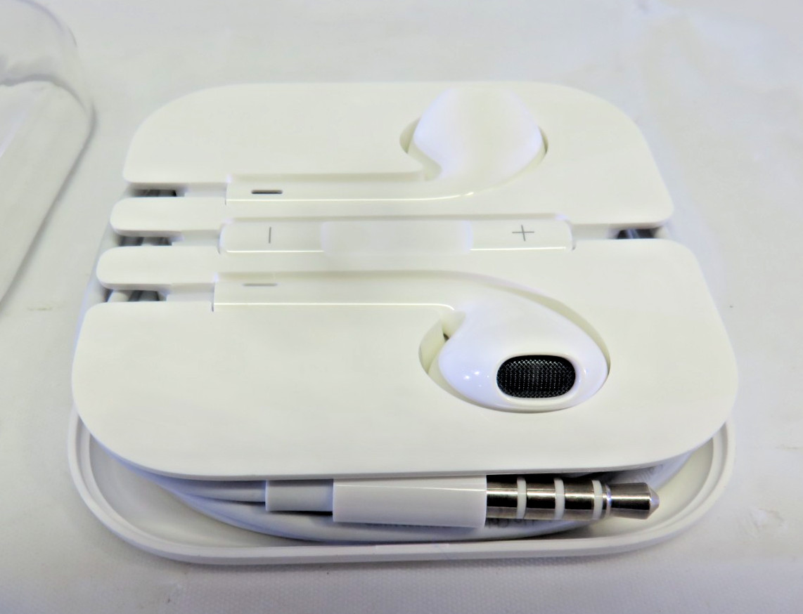 Original OEM Apple iPhone Wired 3.5mm Headset EarPods Headphones MD827LL/A, NEW