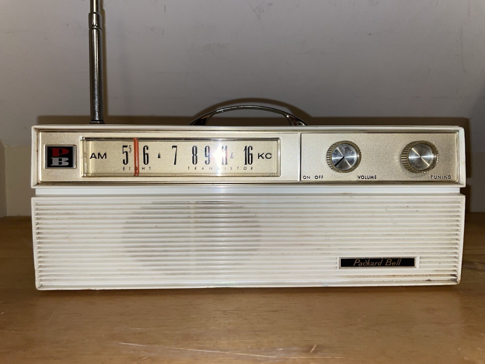 Gilligan’s Island Packard Bell AR-851 Radio w/Handle Antenna Signed Dawn Wells