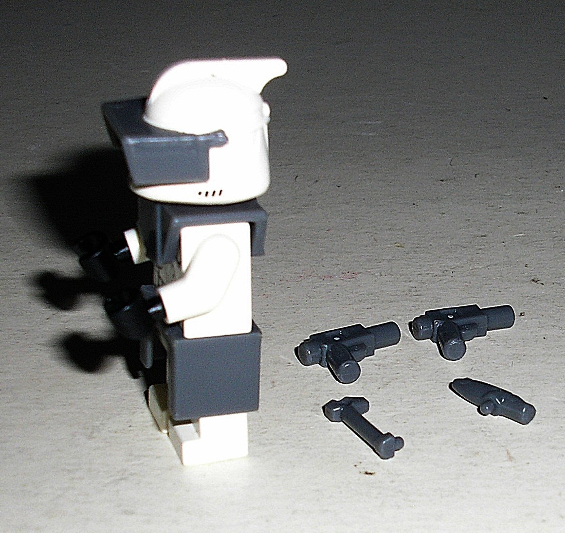 Lego Star Wars CLONE TROOPER (Phase 1) (Dark Bluish Gray Gear) Minifigure 7679