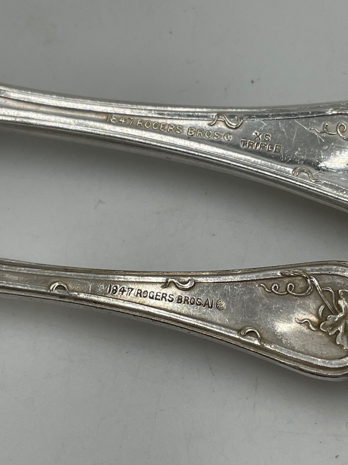 4 Piece Rogers Silverplate Mixed Grape Pattern 3 Serving Spoons 1 Meat Fork