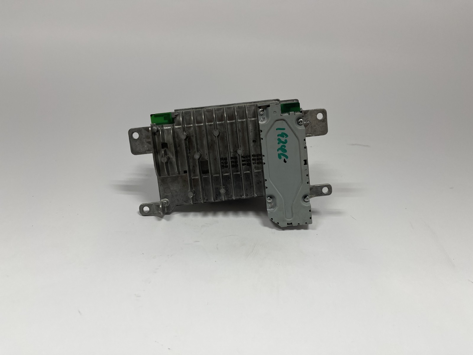 Radio Receiver OEM 68527730 2022-2024 Jeep Grand Cherokee / Wagoneer