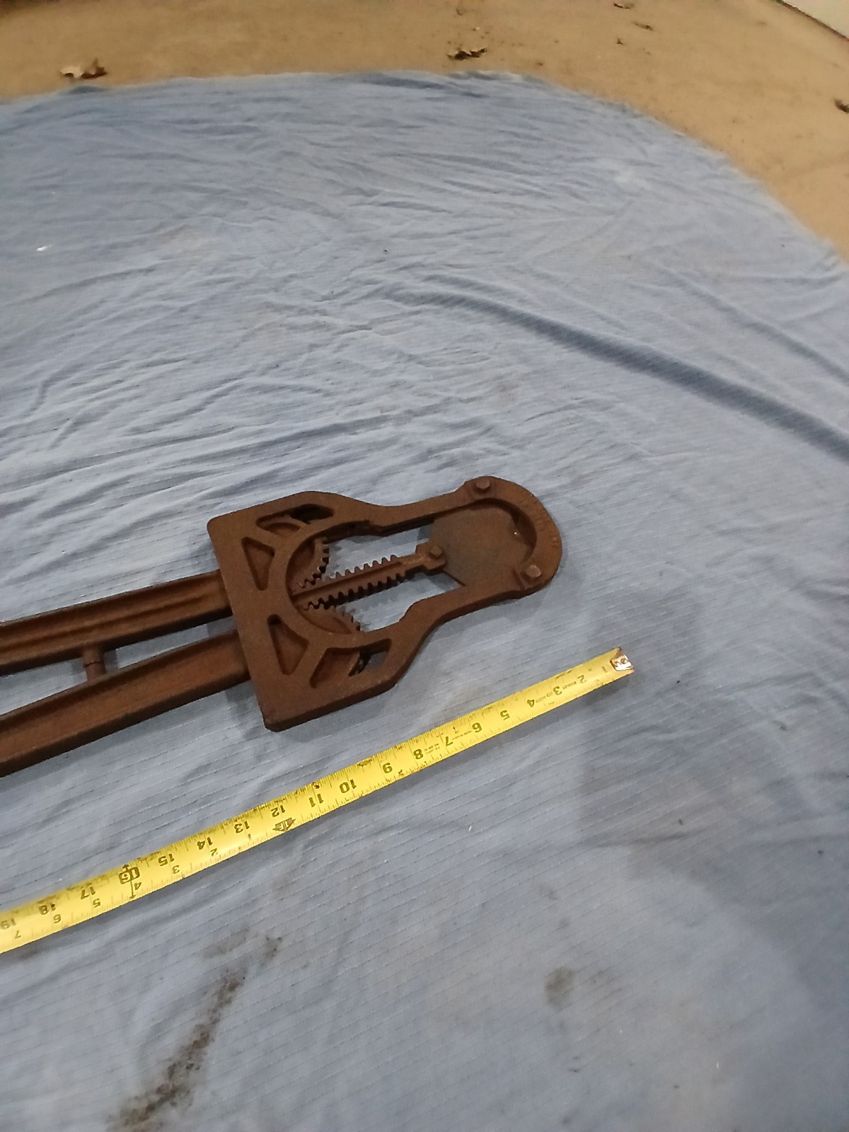 Vintage Cast Iron Bull Cattle Dehorning Horn Cutter