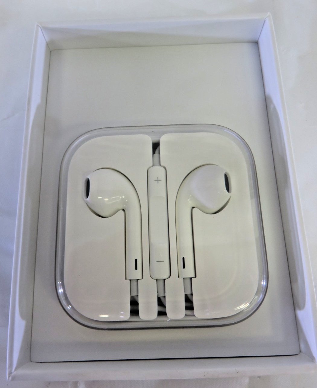 Original OEM Apple iPhone Wired 3.5mm Headset EarPods Headphones MD827LL/A, NEW