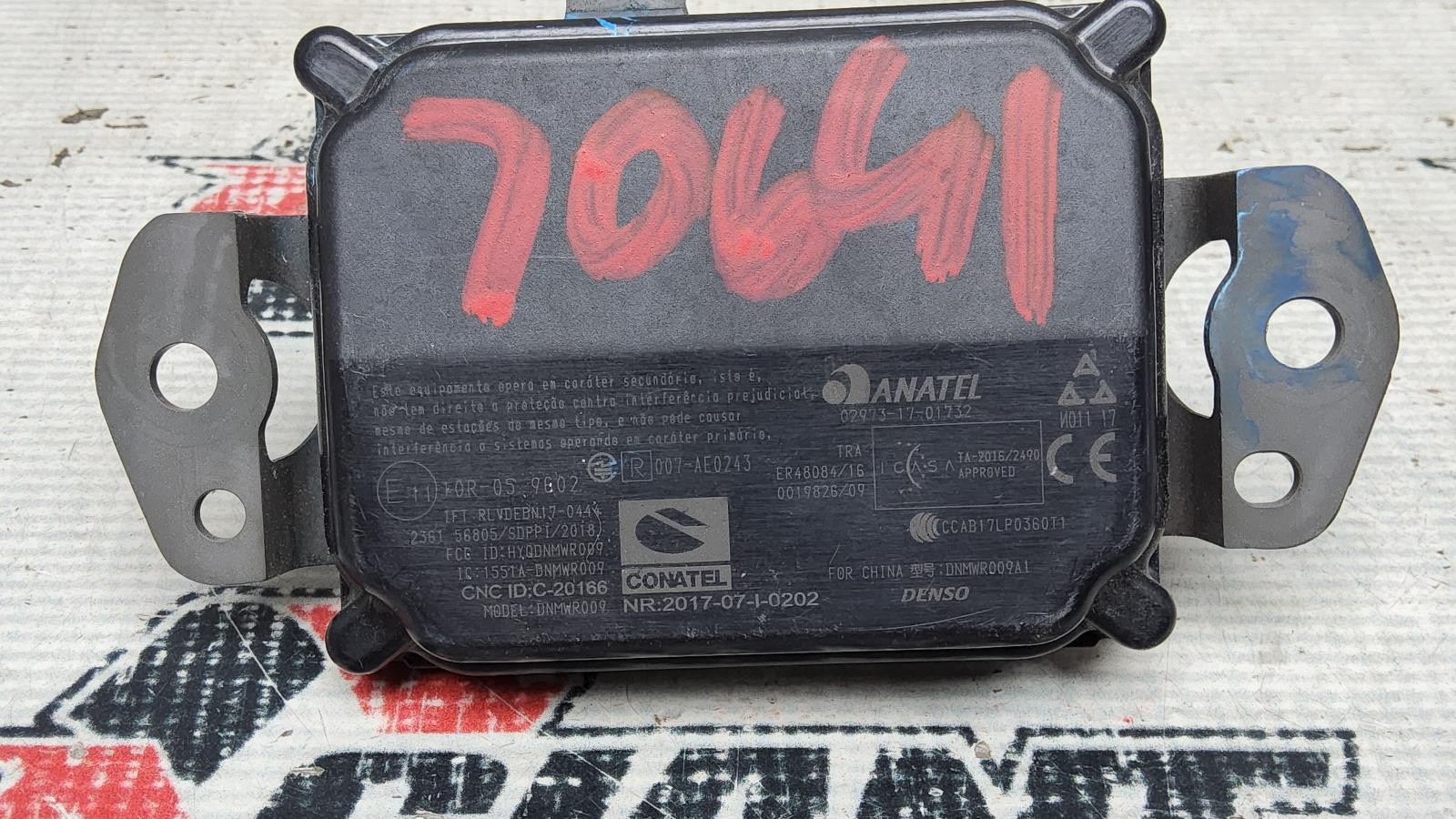 18 19 20 TOYOTA SIENNA CRUISE CONTROL DISTANCE SENSOR RADAR UNIT 882100A010