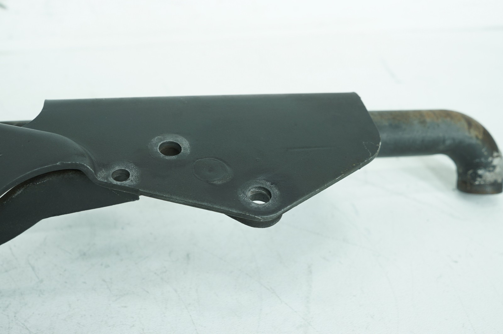 09 Harley Sportster XL1200C OEM Exhaust Muffler Interconnect Bracket Support Bar