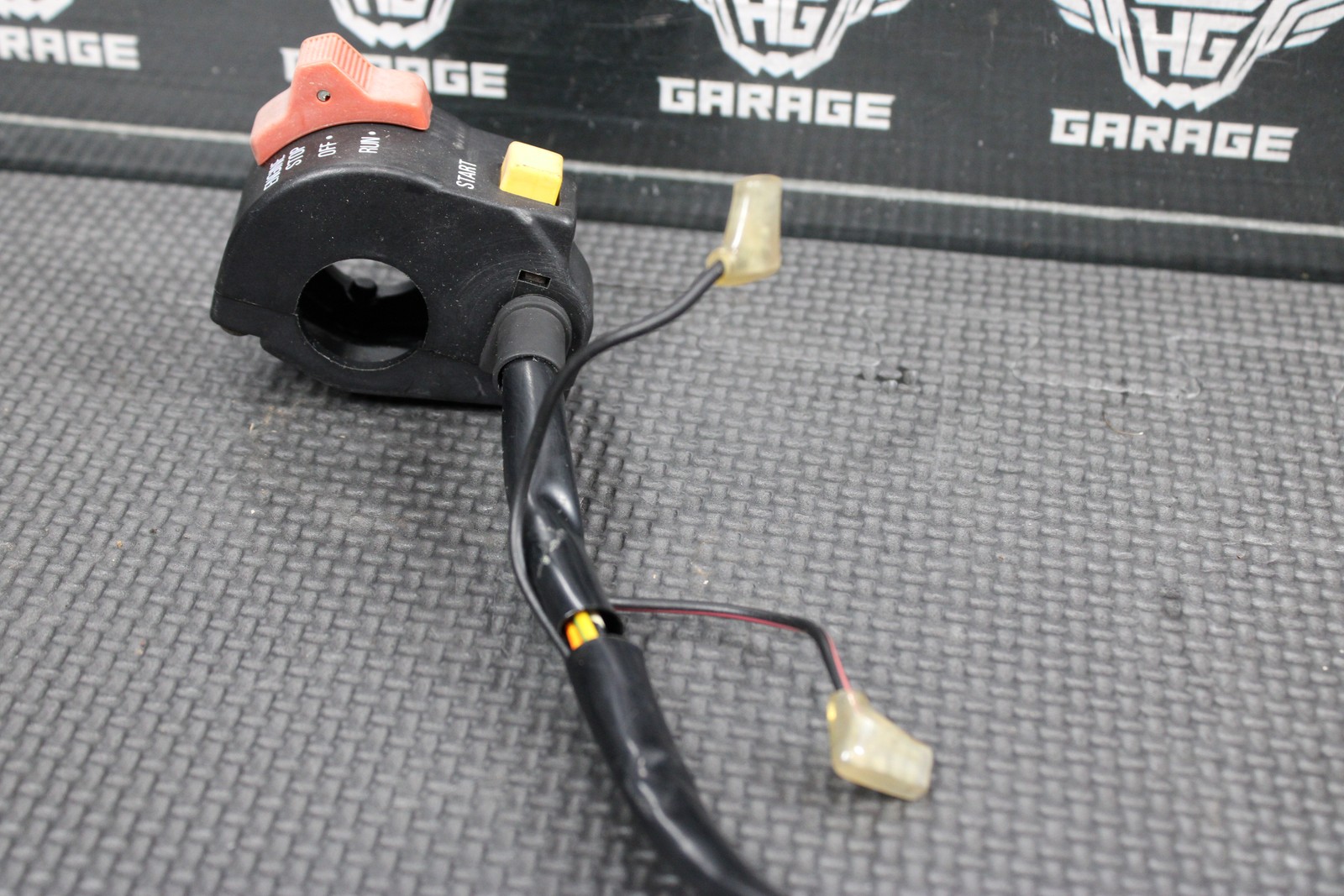 2005 SUZUKI 96-13 DR200SE OEM RIGH SIDE HANDLEBAR ENGINE ON OFF SWITCH STARTER