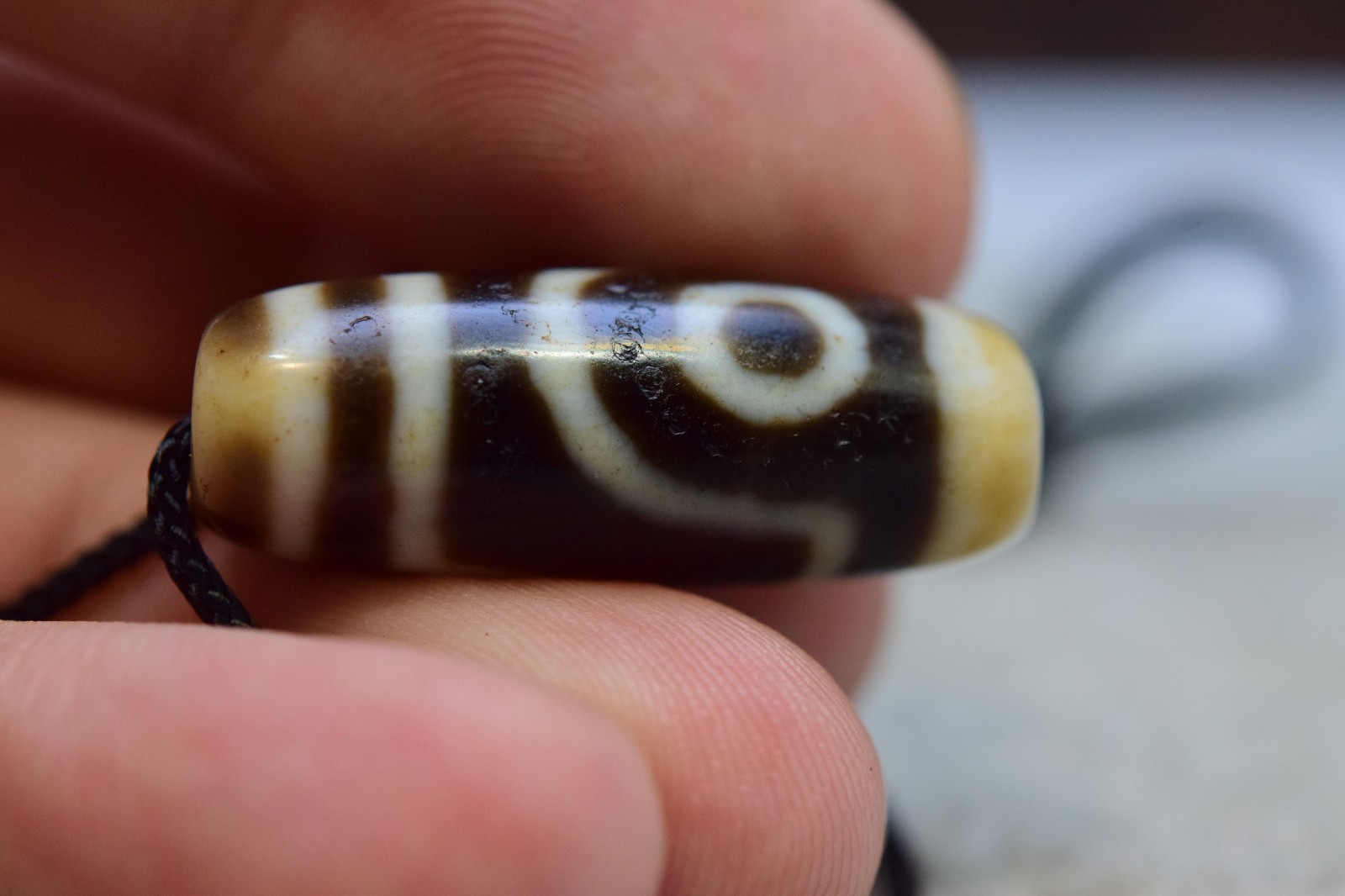 old Himalayan indo tibetan 2eyes agate bead unique pattern
