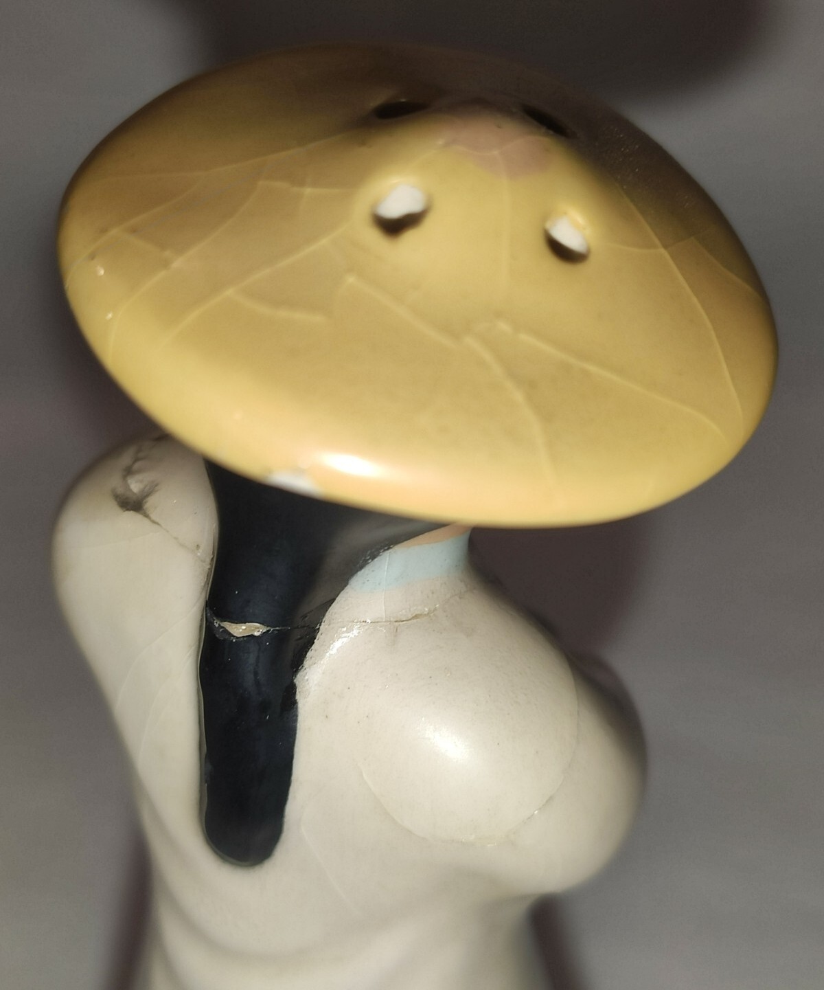 Vintage Ceramic Asian Salt And Pepper Shaker 4¼" Tall Signed **Damaged Read**