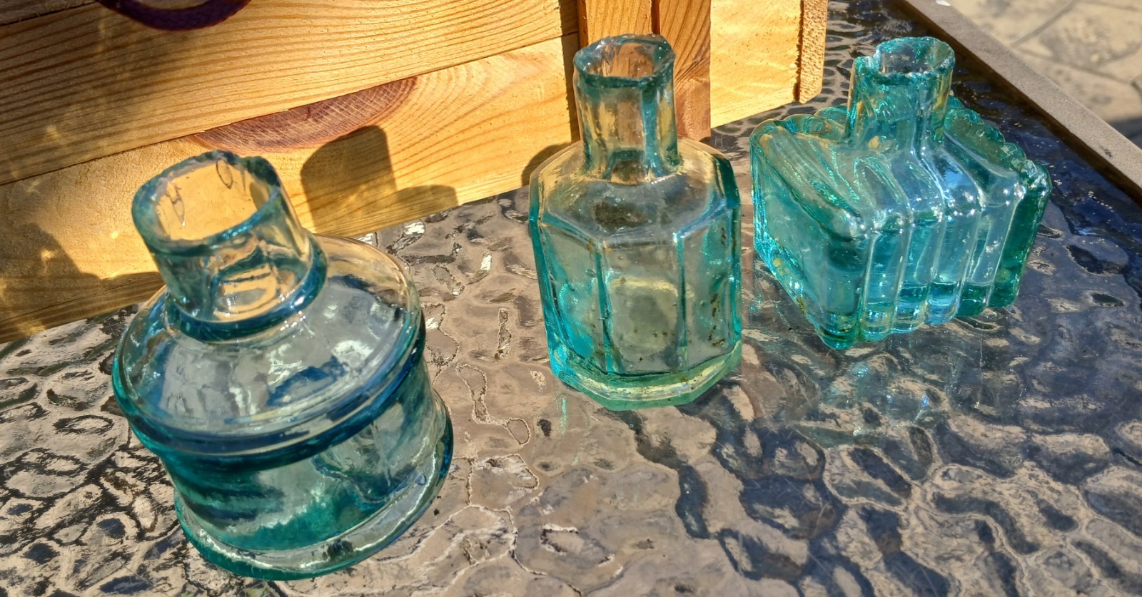 Green 19th C. Inkwell Lot of 3, Bubbles Ruff Tops