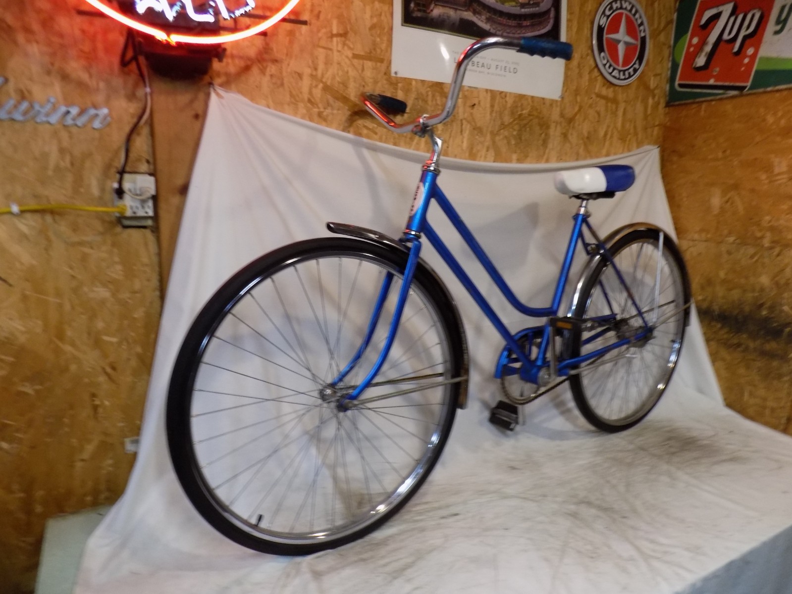 1971 SCHWINN BREEZE VINTAGE ROAD CRUISER BICYCLE COLLEGIATE RACER HOLLYWOOD