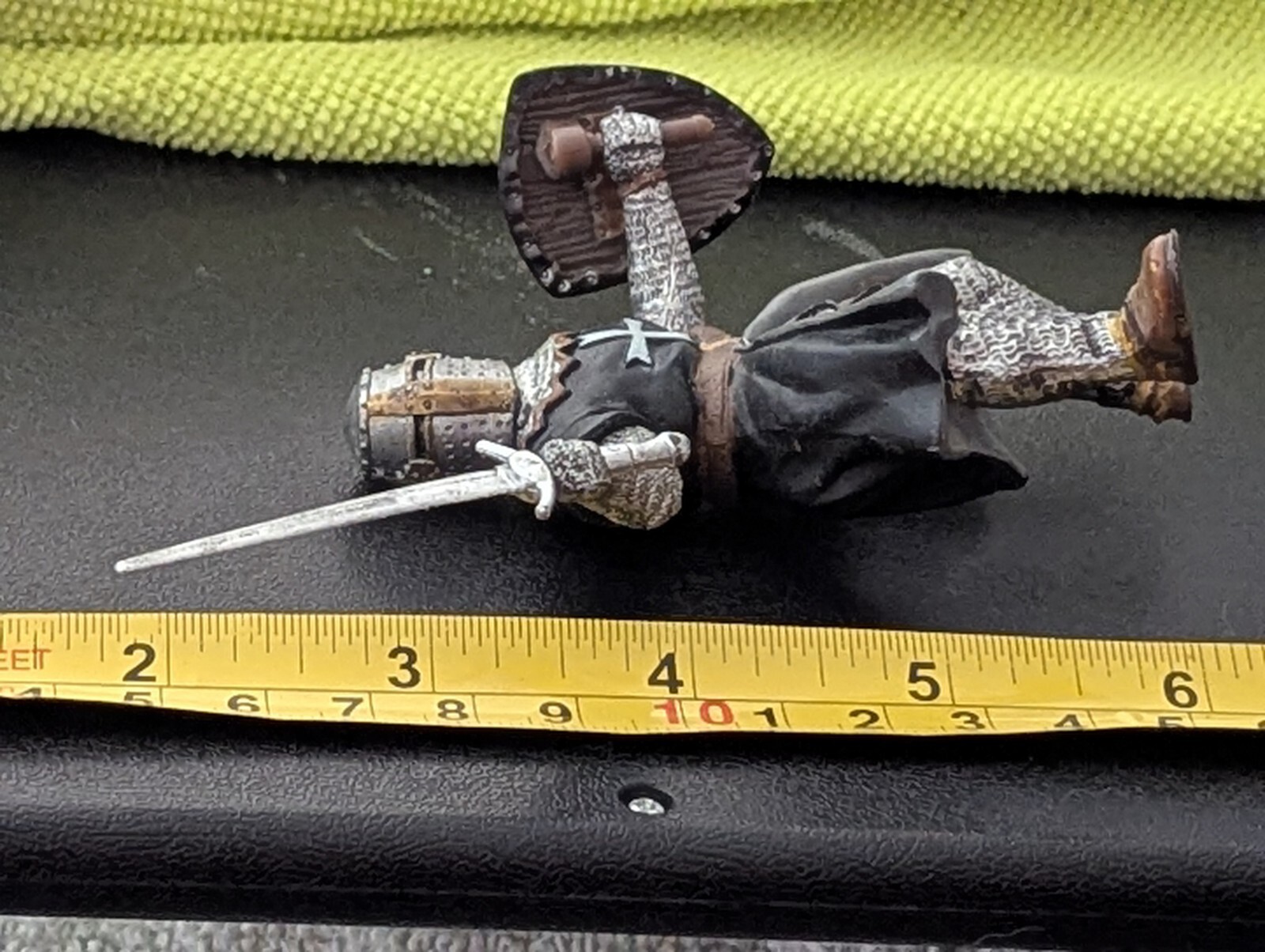 INTICING SCHLEICH WARRIOR MEDIEVAL W/ SHIELD & SWORD READY FOR BATTLE VG COLORS