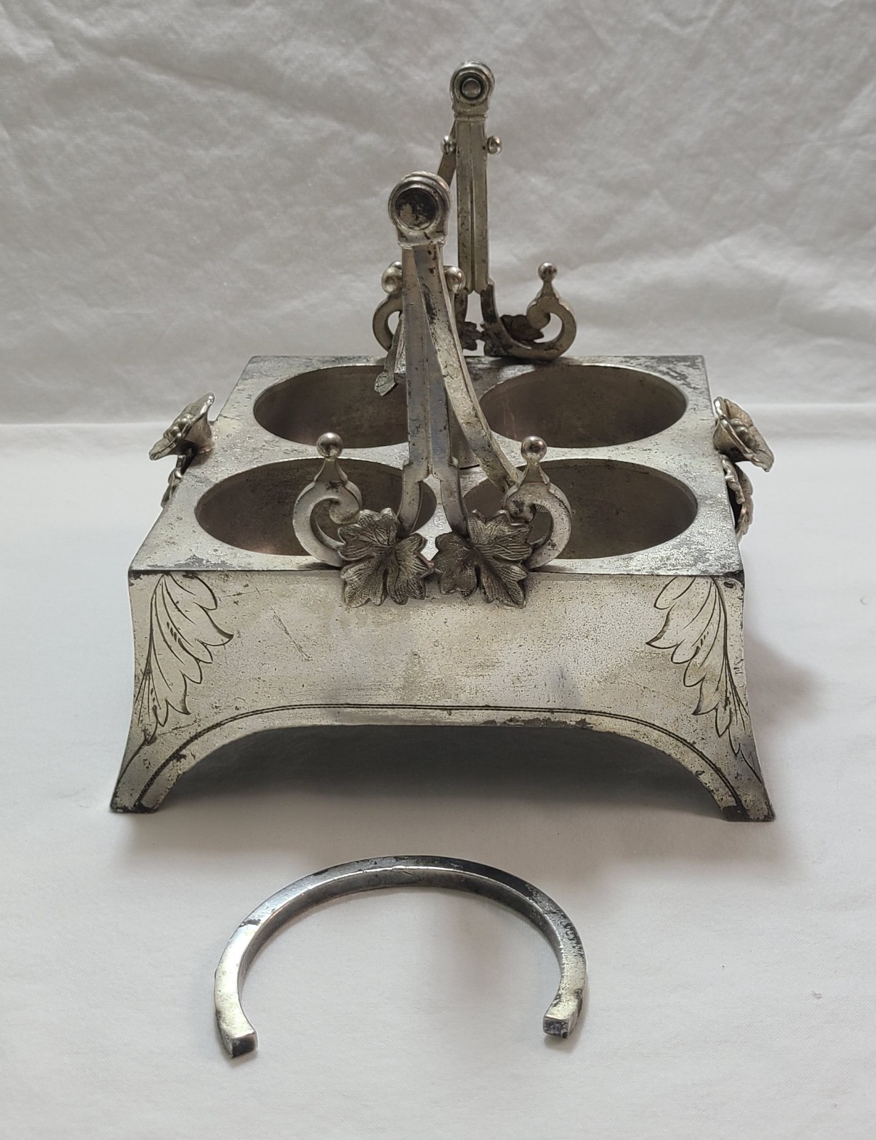 Antique Simpson Hall Miller Silverplate Pickle  Castor Frame Ornate  Needs Work