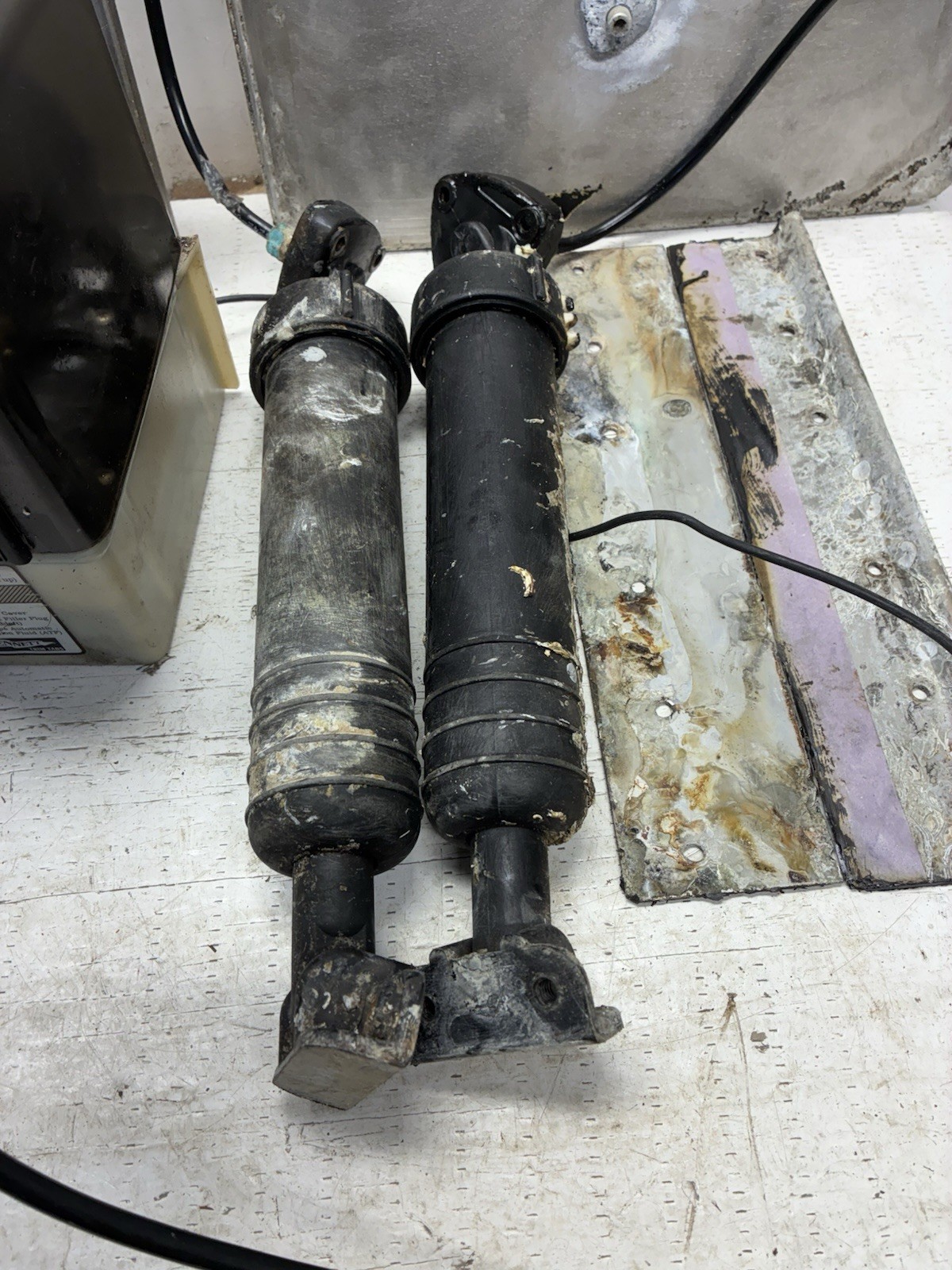 Bennett V351 12 Volt Hydraulic Trim Tab Pump, Accuators, Lines, Tabs, & Switch