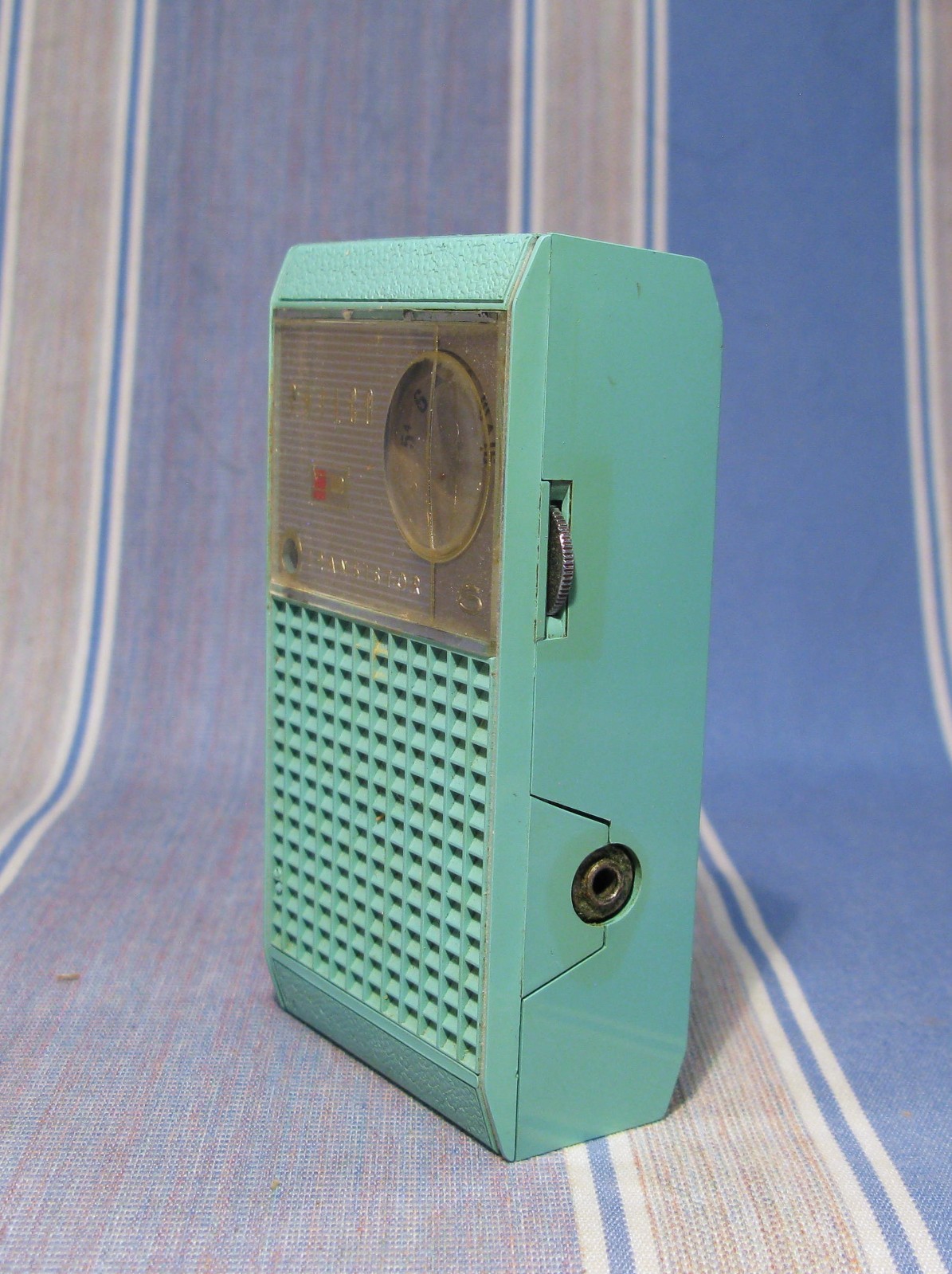 1960 Philco T66 Reverse Painted Transistor Radio Used