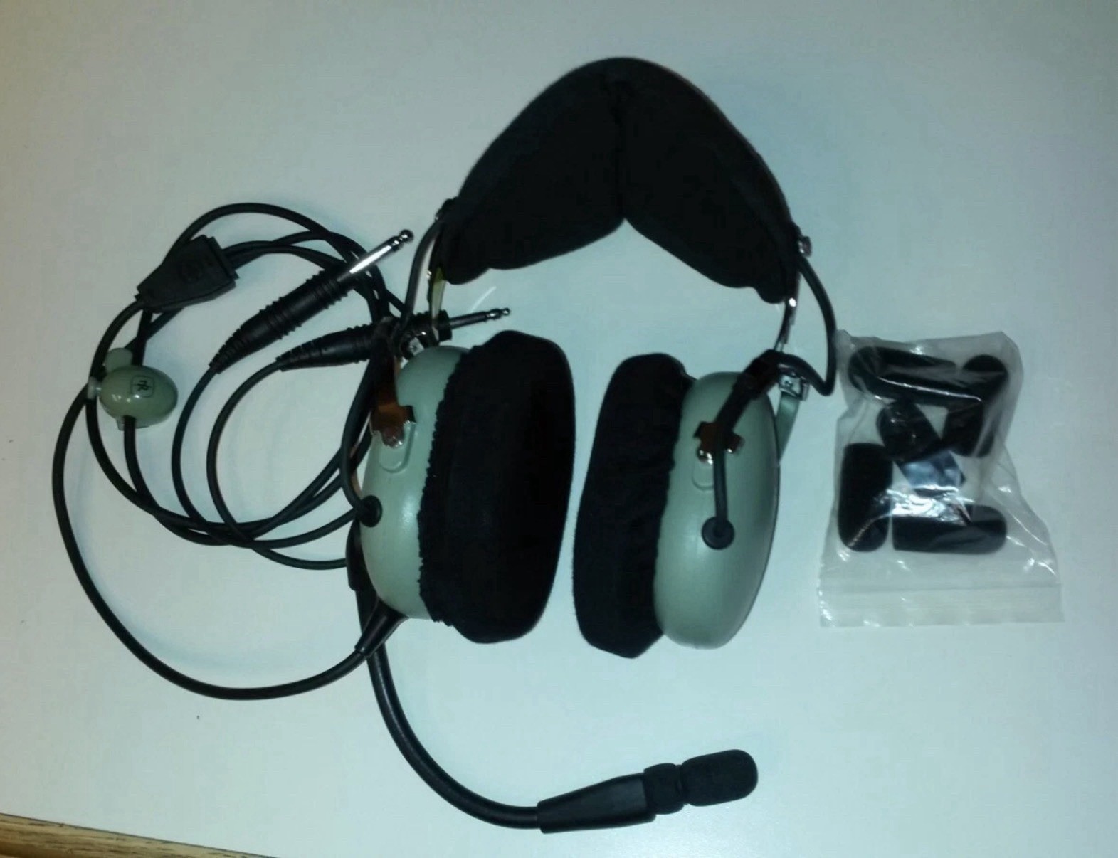 David Clark H10-13.4 Aviation Headset Pilot GA Dual Plug w/ Mic Volume Control