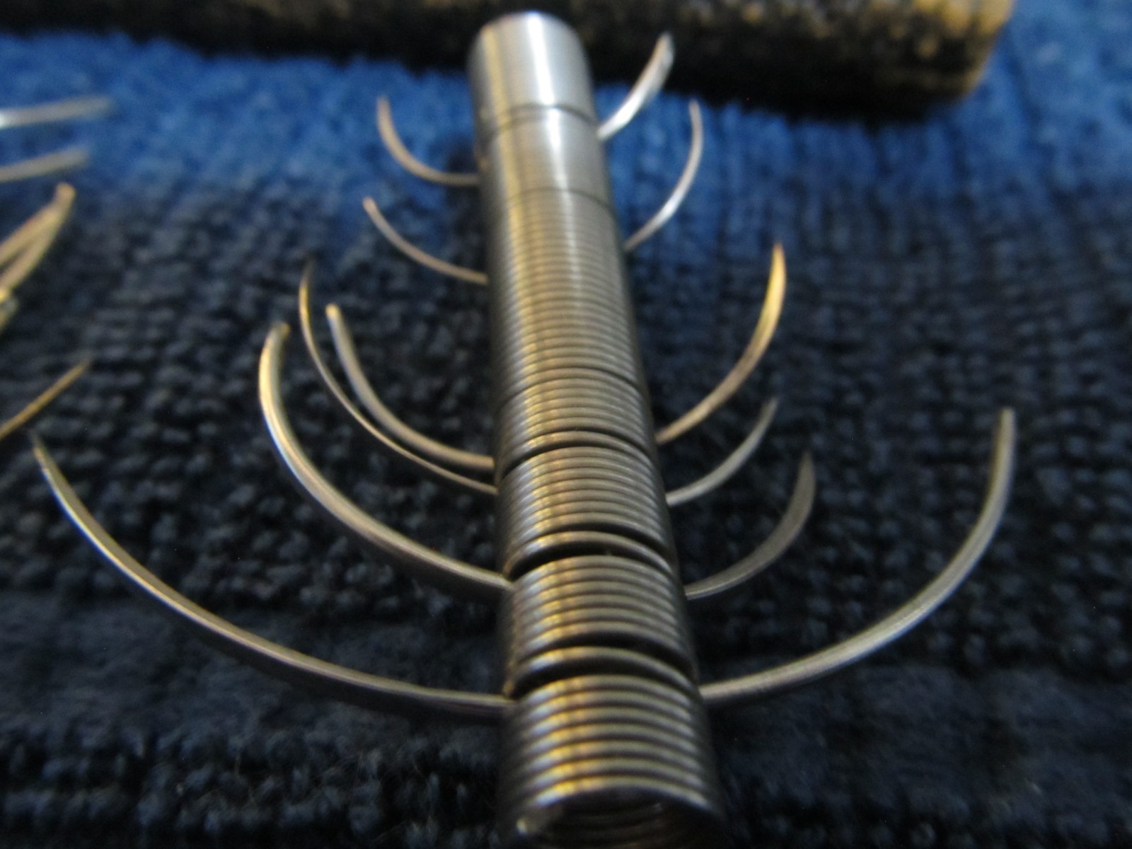 VINTAGE ANCHOR BRAND SURGEONS STAINLESS NEEDLES KIT WITH CASE - FREE SHIPPING