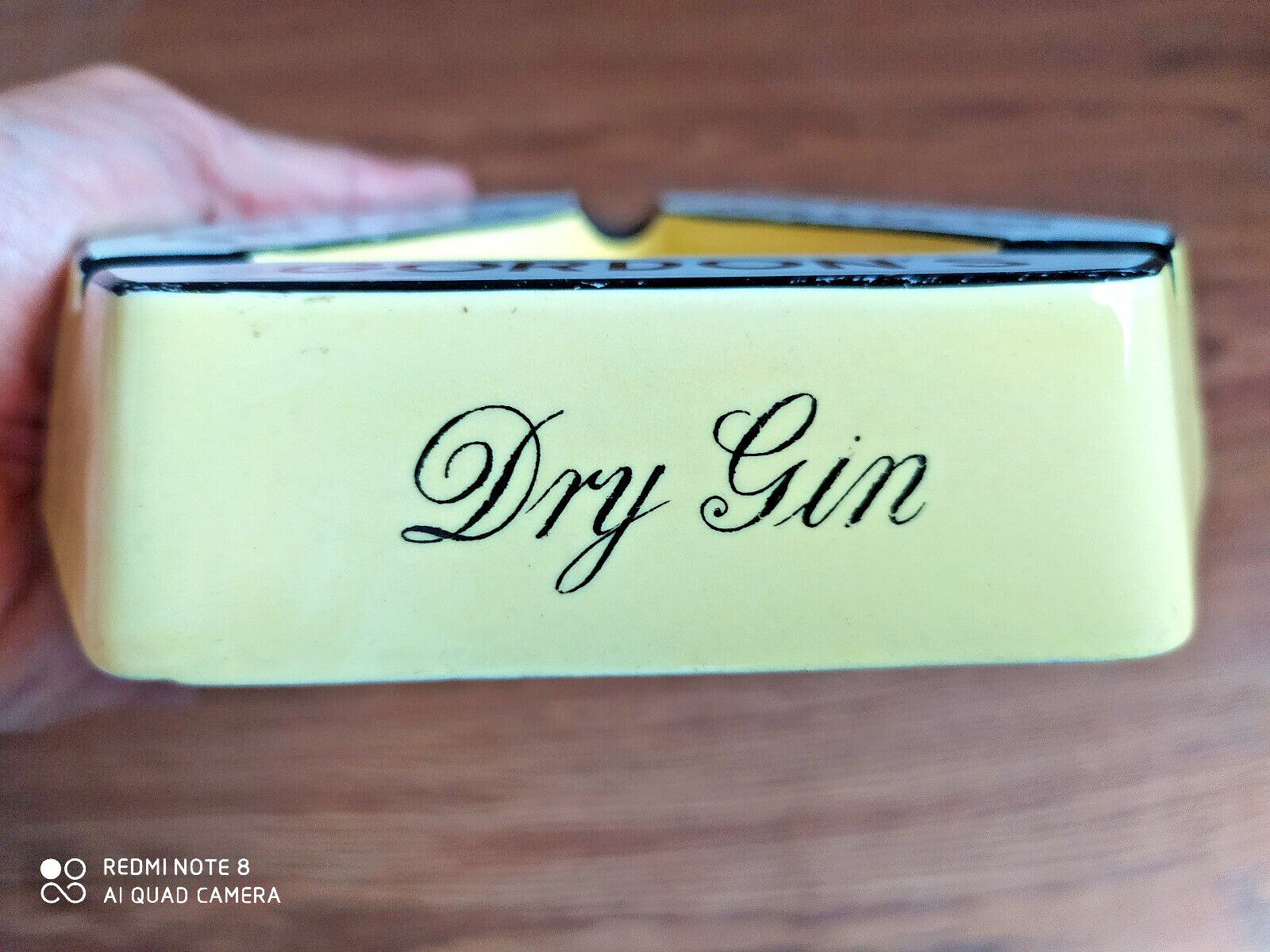 Rare vintage GORDON'S DRY GIN advertising ashtray of 70's made in England.