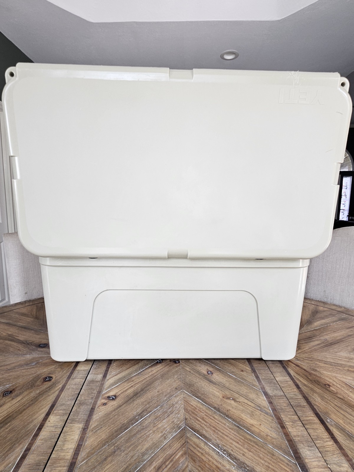 YETI Tundra 65 qt Ice Chest Cooler Beige Heavy Duty