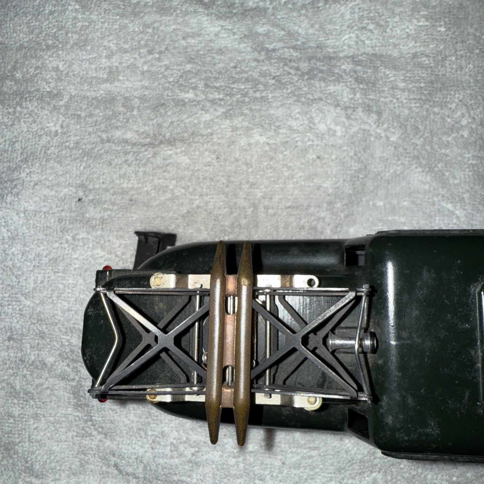 (B) Lionel O Gauge 2330 Pennsylvania GG-1 Electric Locomotive 5 Stripe Green