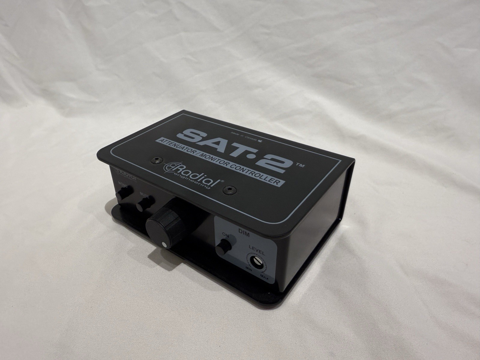 Radial Engineering SAT-2 Stereo Monitor Controller and Audio Attenuator w/ Box