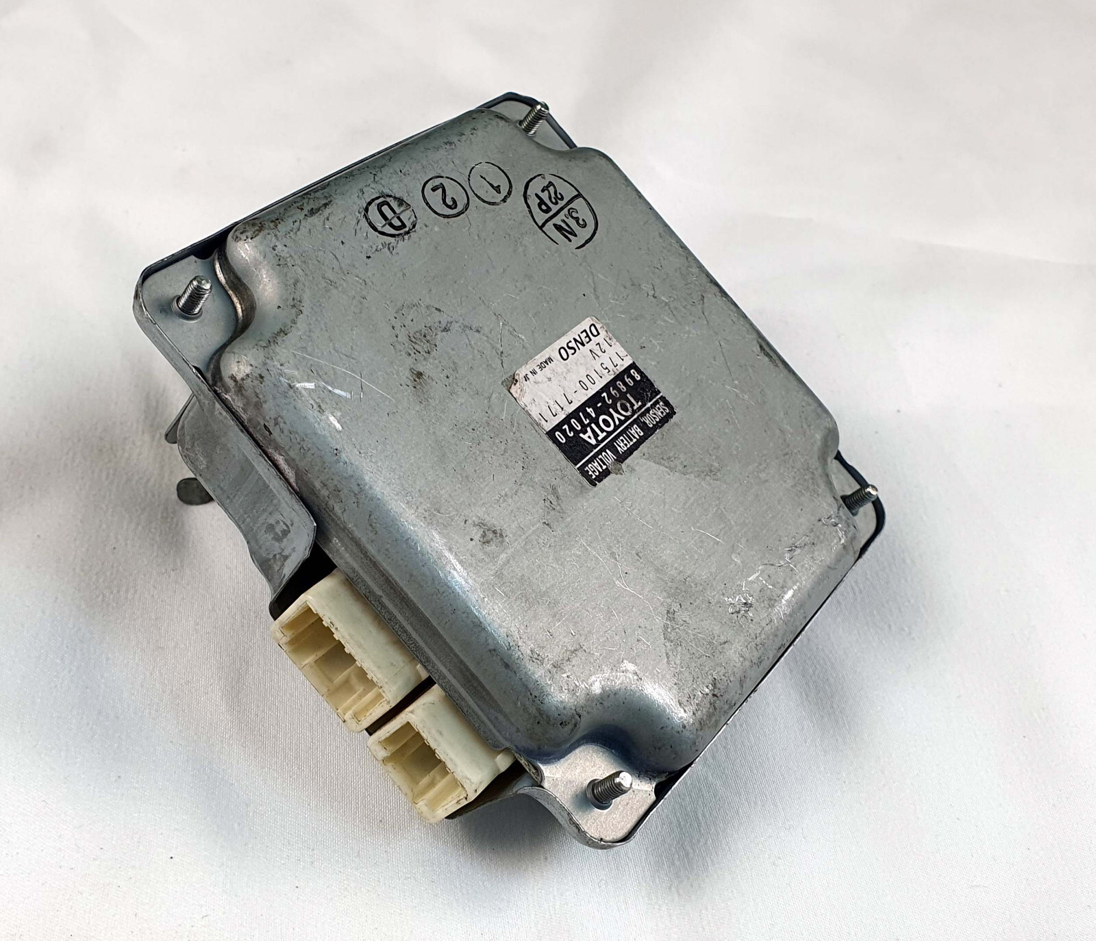 Toyota Prius Hybrid 2010-2015 Bettery Voltage Sensor Control module 89892-47020