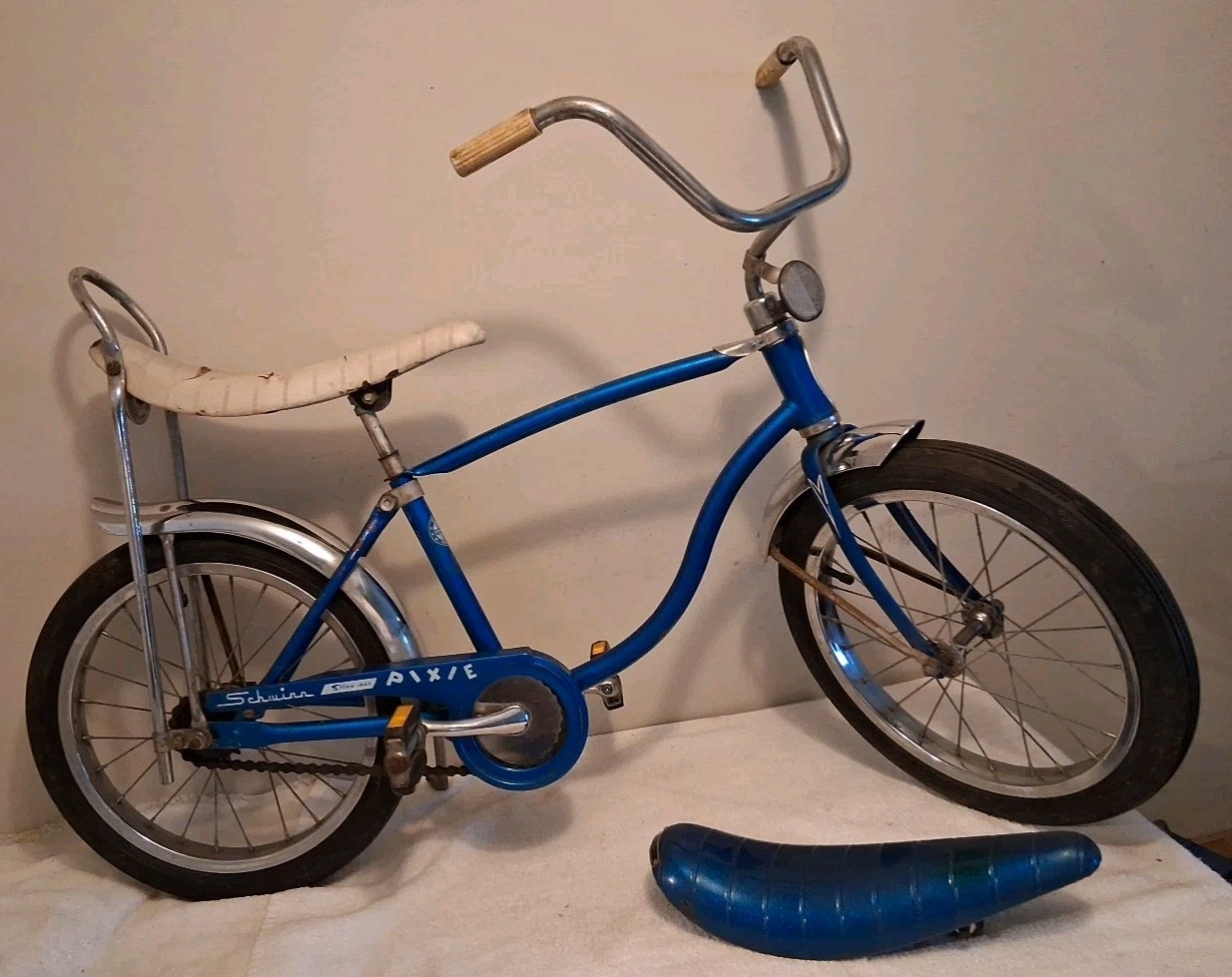 Vintage Schwinn Stingray  Pixie 16" Wheel Bike & Blue Sparkle Replacement Seat
