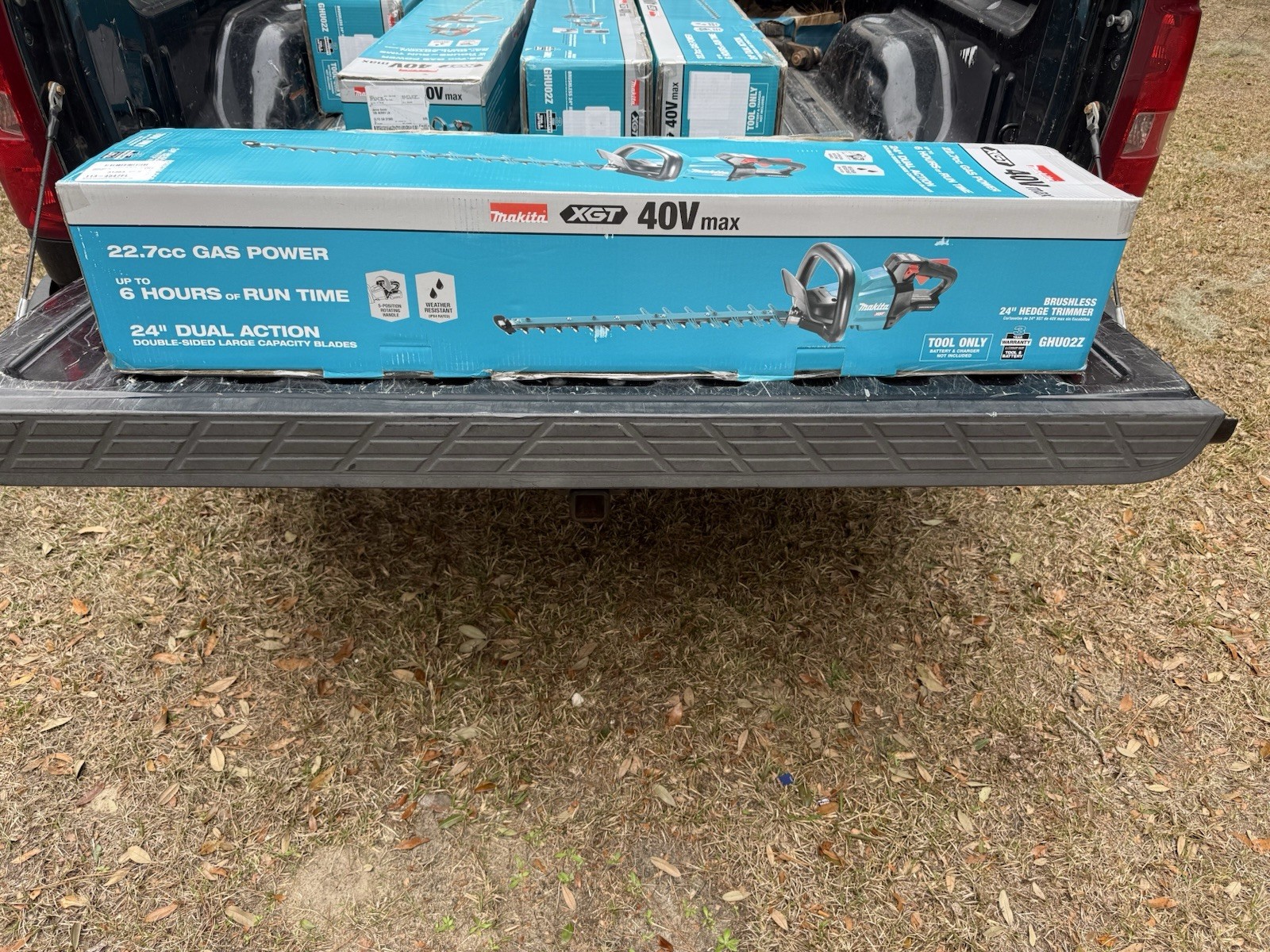 New Makita XGT 40V max Brushless Cordless 24 in. Hedge Trimmer Tool Only GHU02Z