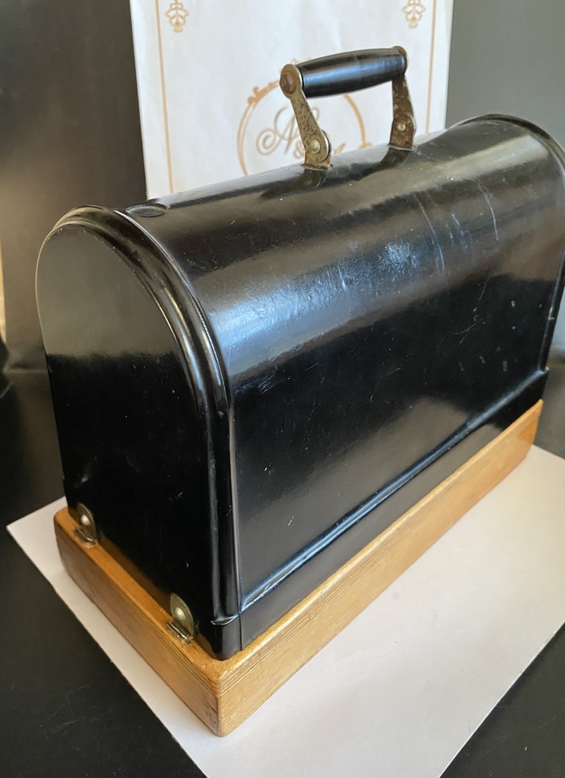 VINTAGE Original Children Toy Mini Sewing Machine In The Bakelite Case Working