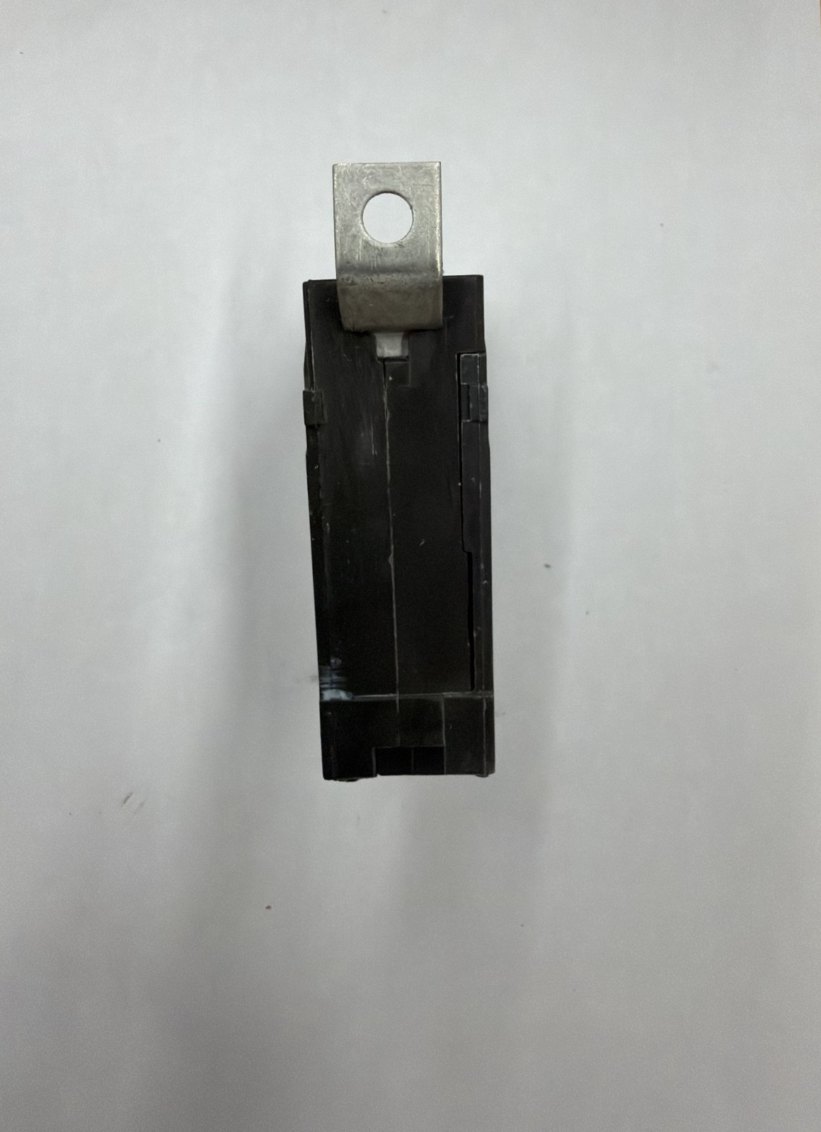 Eaton DNBA2020 - Double 20Amp/1Pole - Duplex Circuit Breaker