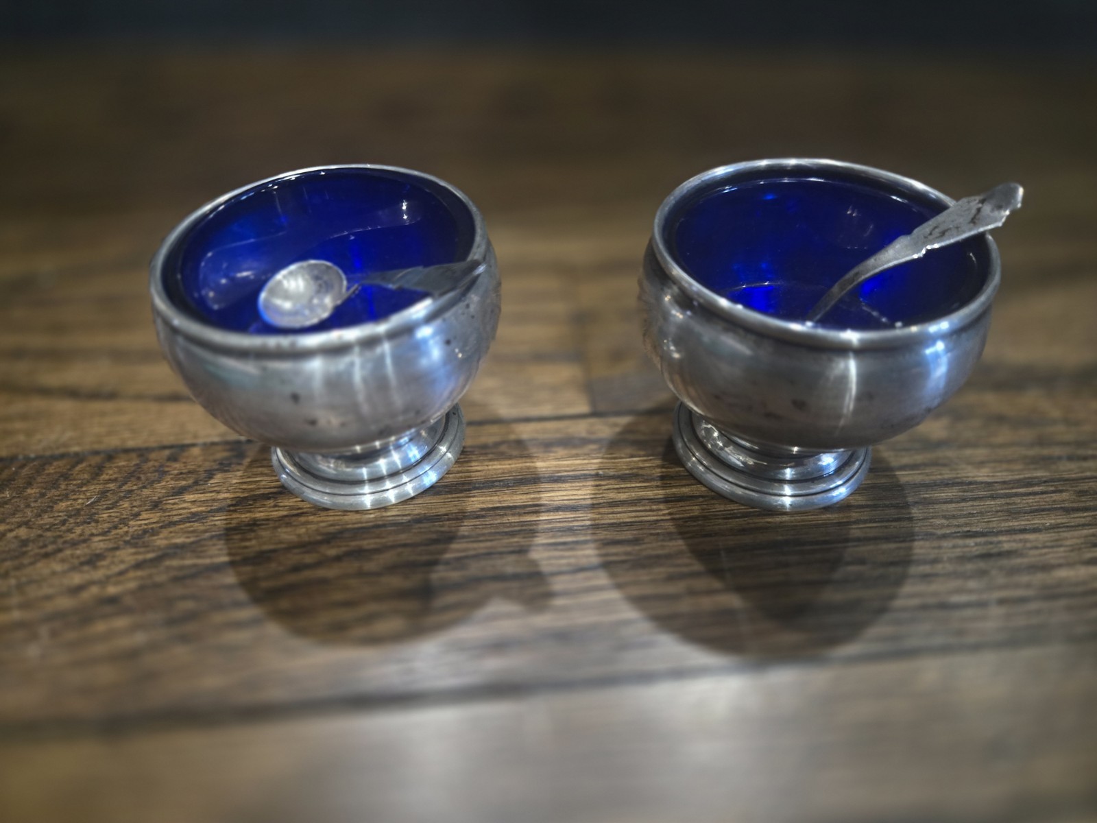 VINTAGE PAIR STERLING SILVER SALT CELLAR w/COBALT BLUE GLASS INSERT