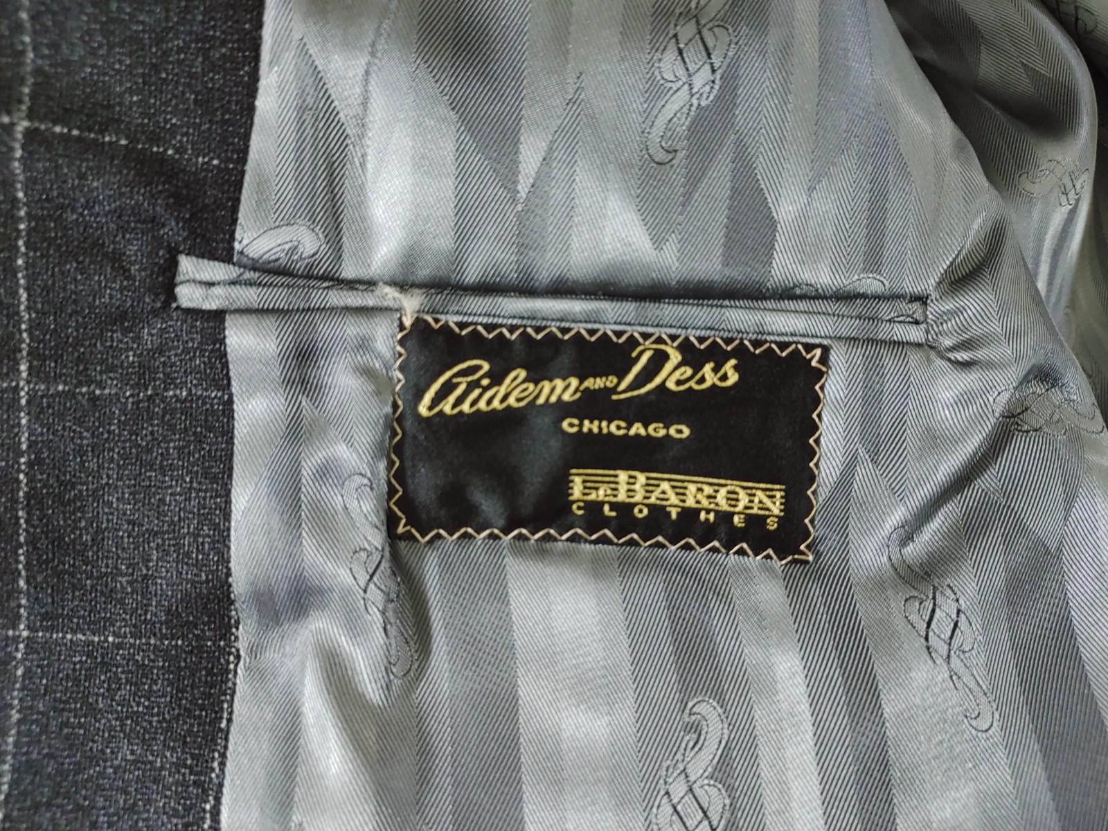 Vintage LeBaron Men's 40/41S Sport Coat Wool Charcoal Gray Black Check Jacket