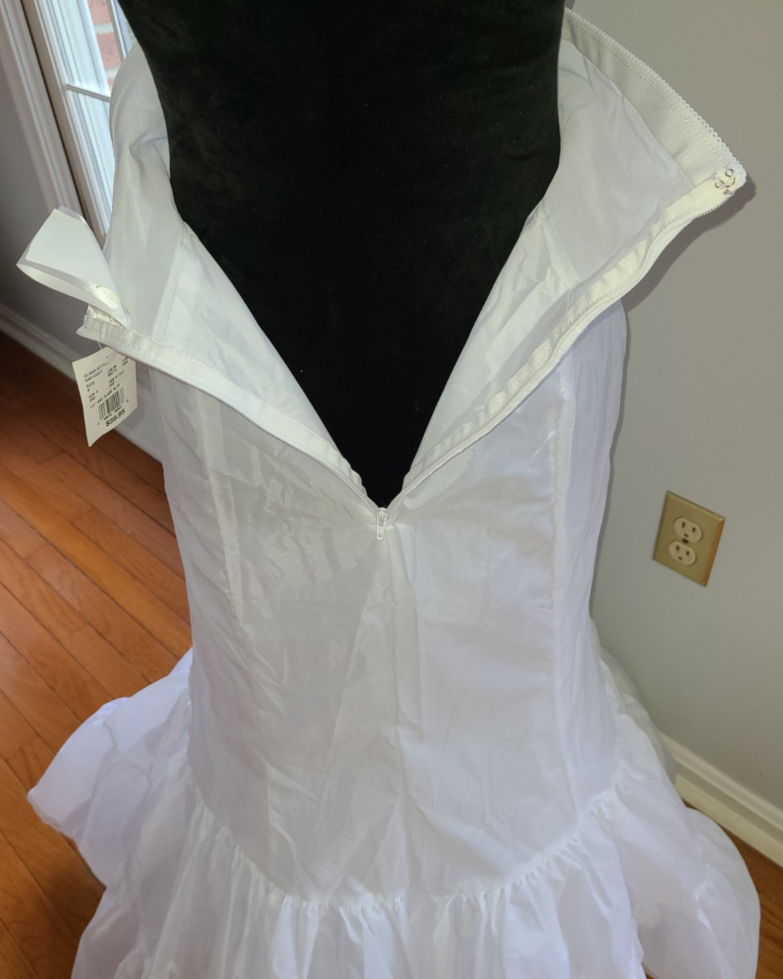 NWT David’s Bridal Fit and Flare Slip SZ 6 White 550 Style Zipper 100% Nylon