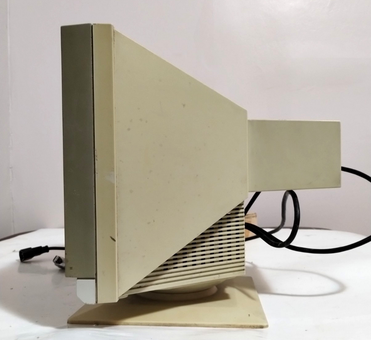 VINTAGE Monochrome Monitor with Swivel! WORKS! Bright! READ!