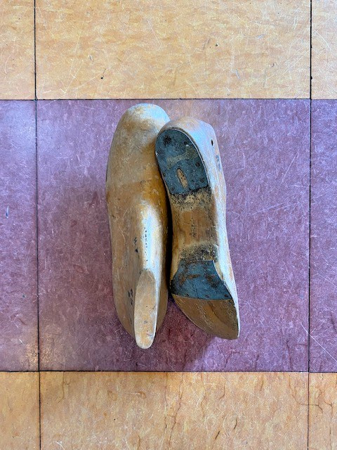 vintage women's maple wood shoe lasts size 6.5, circa 1960's private collection