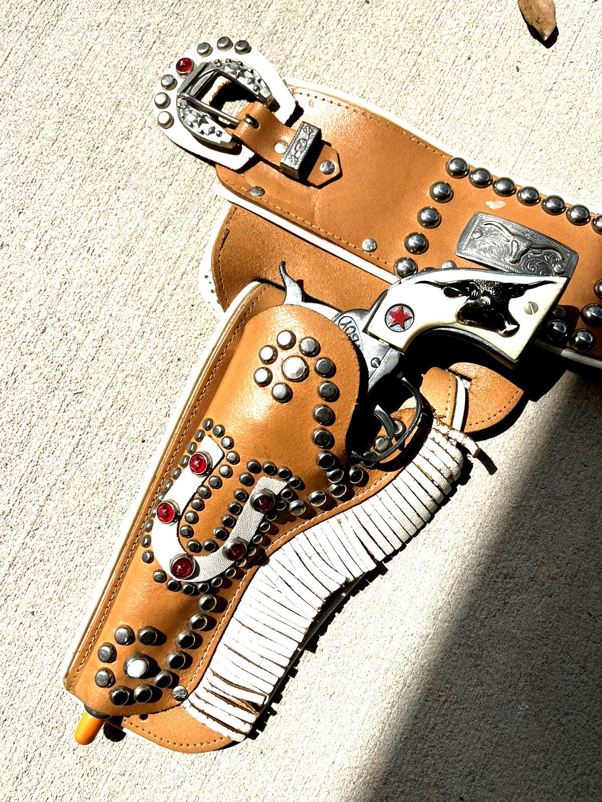 Outstanding Keyston horseshoe holster w/WOW Hubley Cowboy toy cap gun pistols