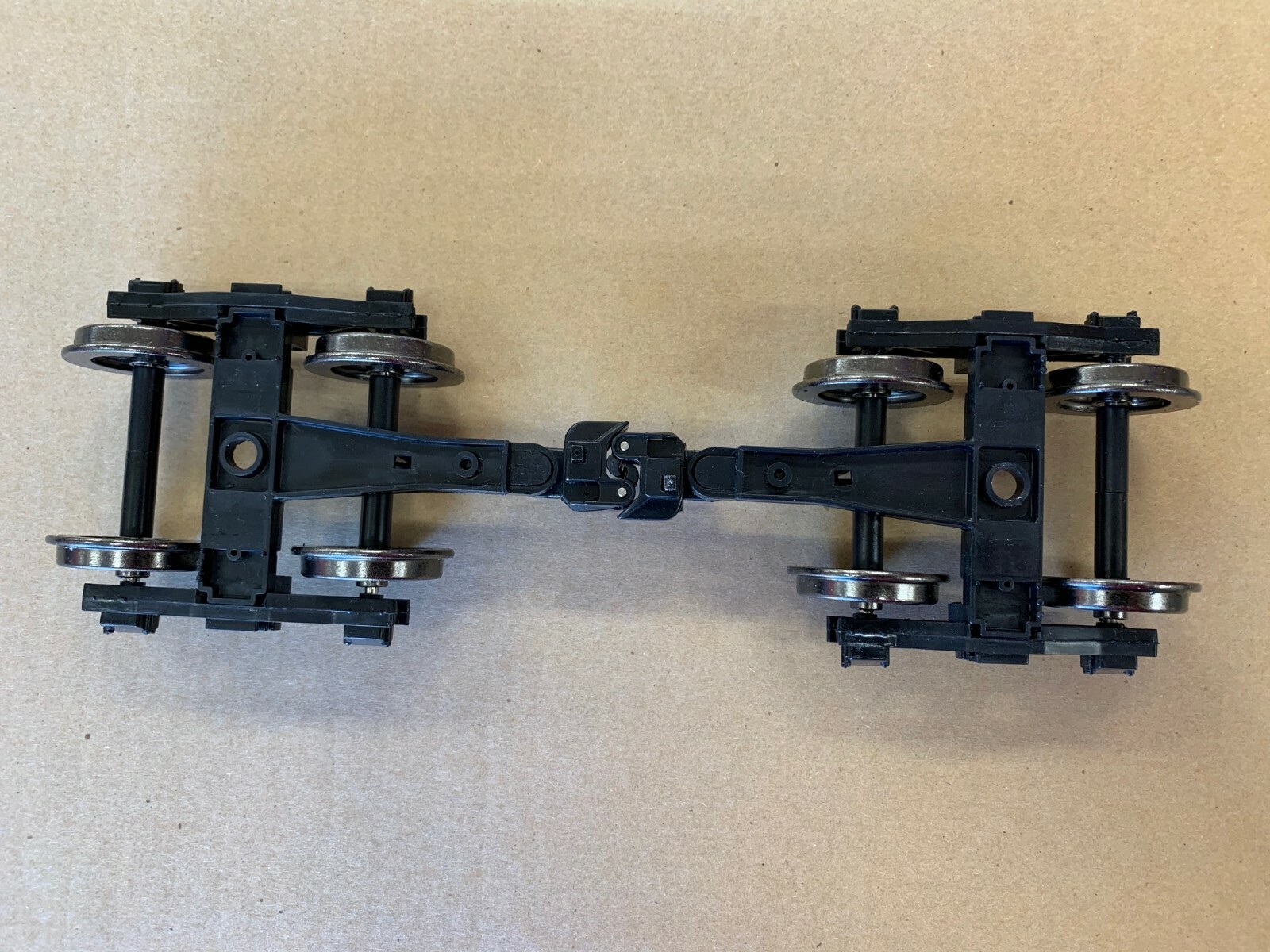 2 BACHMANN G-SCALE STD. FREIGHT TRUCKS W/METAL WHEELS, KNUCKLE COUPLERS 1 PAIR