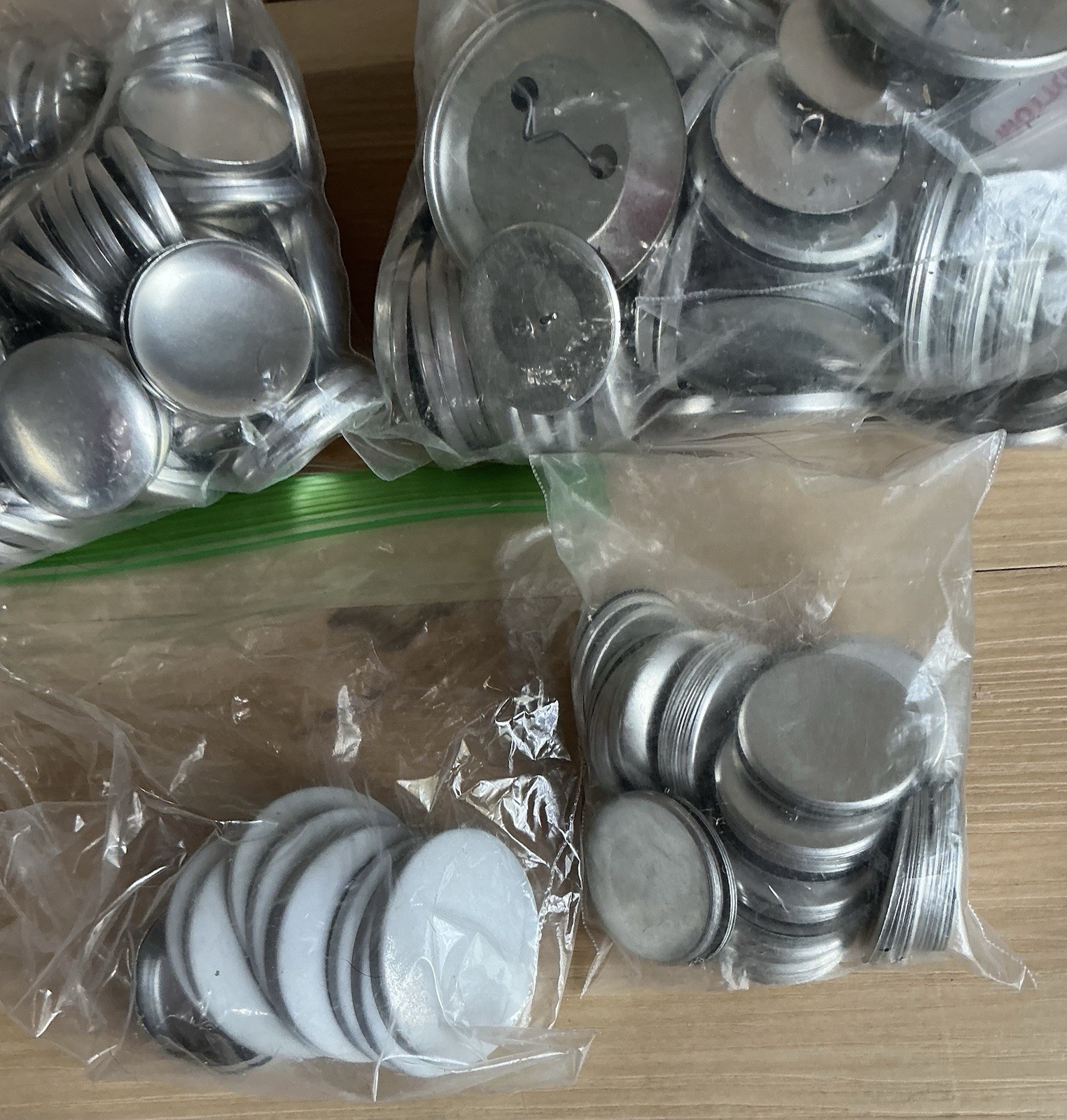 Badge-A-Minit Button Maker Machine Pin Badge Press Craft Kit Tool 100s Buttons